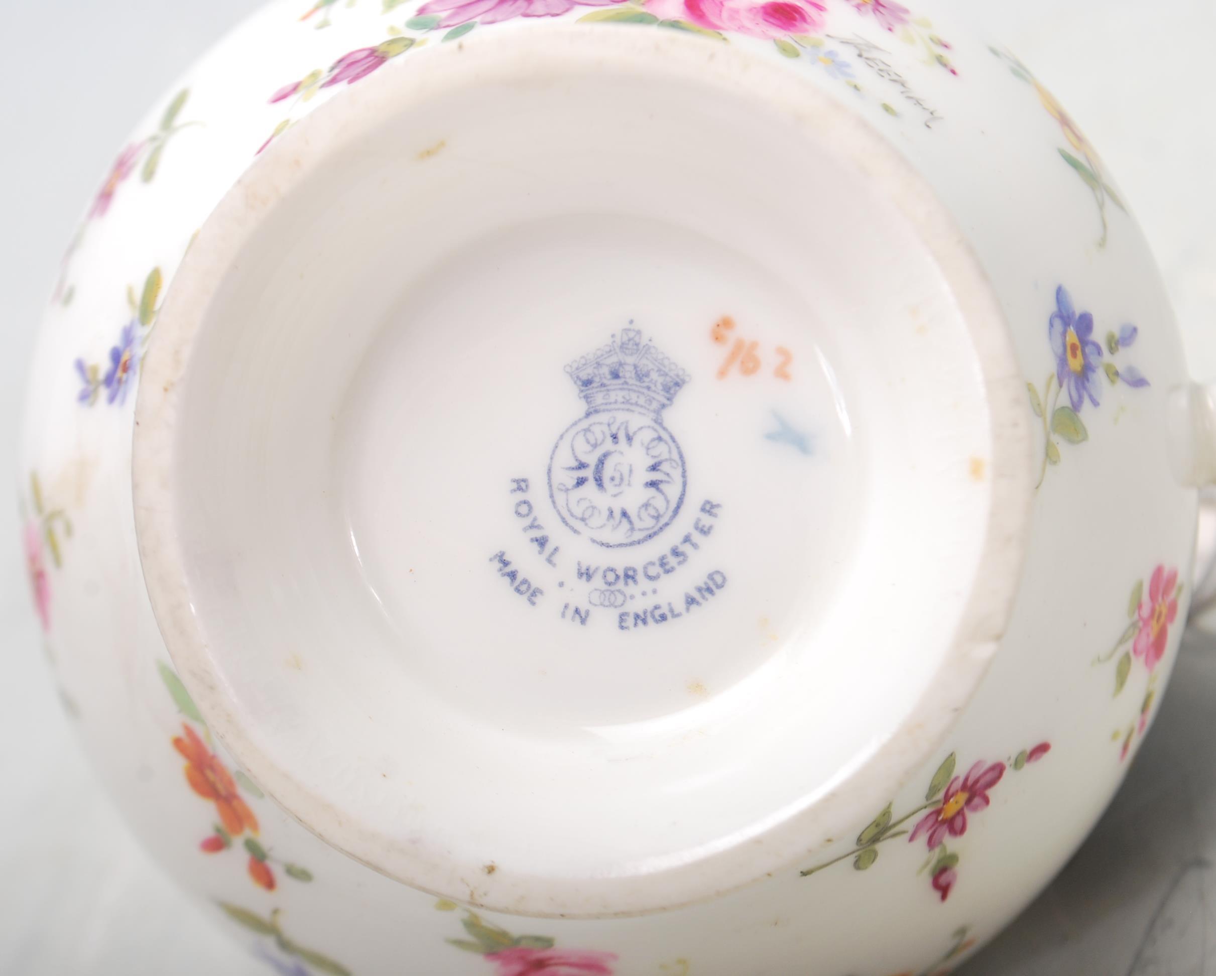 A good 20th century Royal Worcester tea service / part tea service for twelve persons comprising - Image 10 of 17