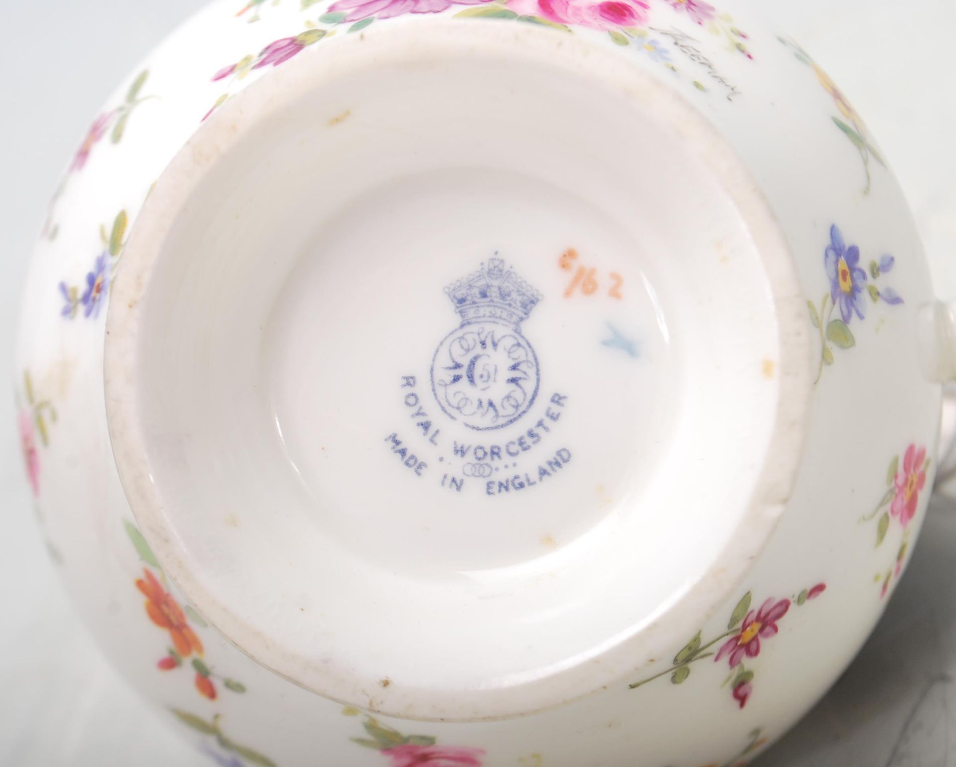 A good 20th century Royal Worcester tea service / part tea service for twelve persons comprising - Bild 10 aus 17