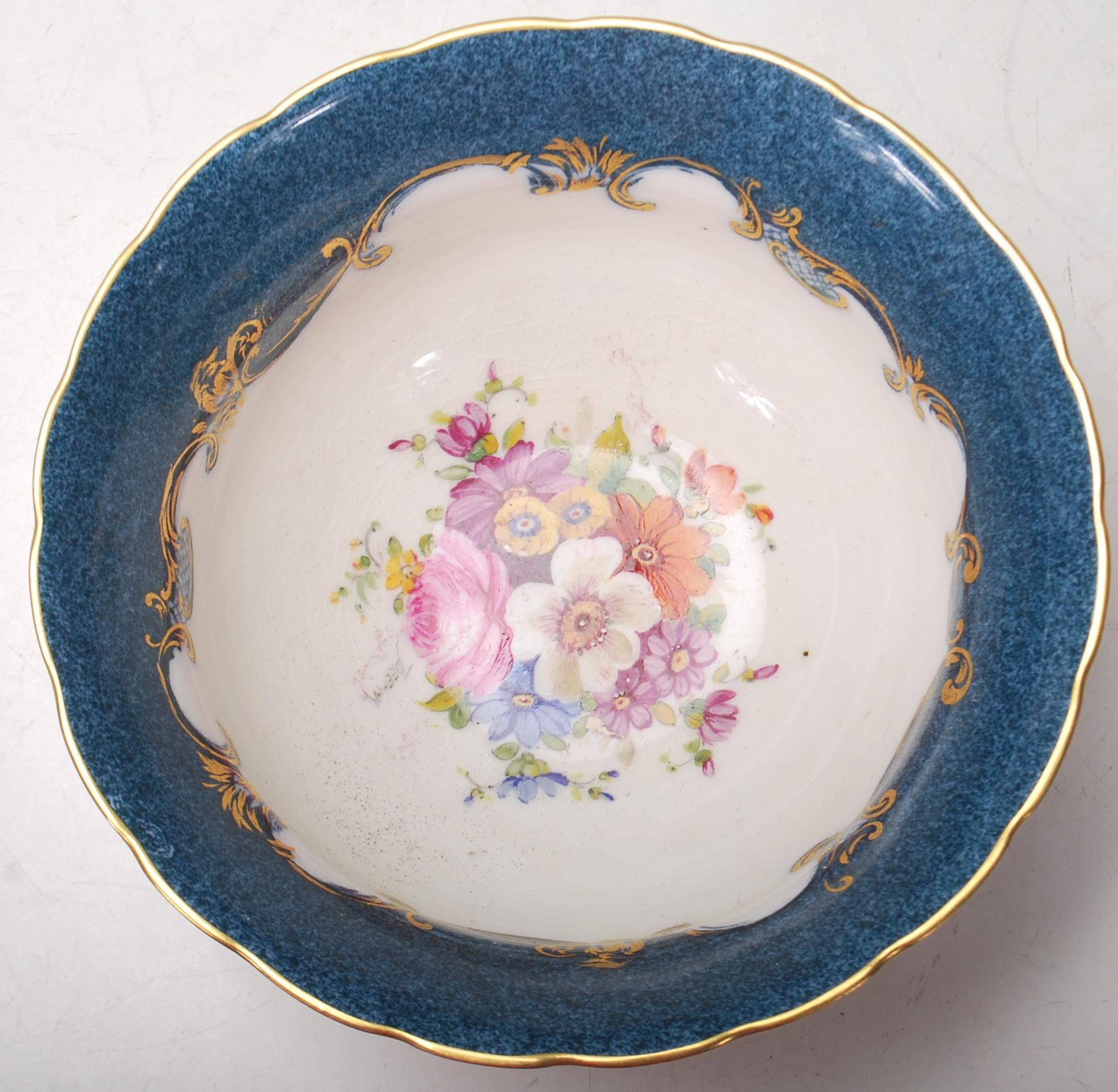 A good 20th century Royal Worcester tea service / part tea service for twelve persons comprising - Image 16 of 17