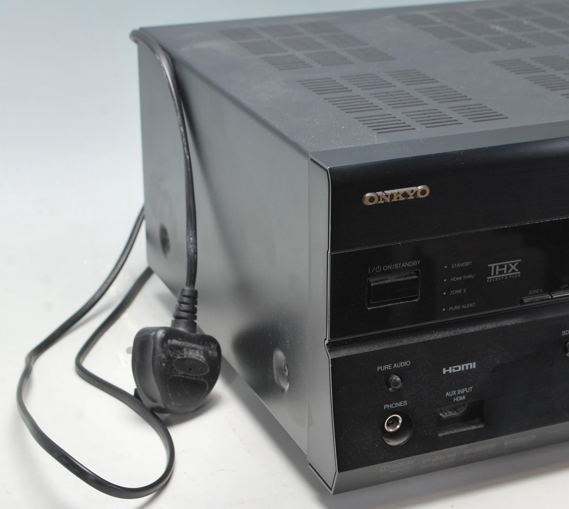 An Onkyo TX-SR608 AV receiver processor in black gloss having 6 HDMI sockets, 7.2 channels, 3D ready - Bild 6 aus 6