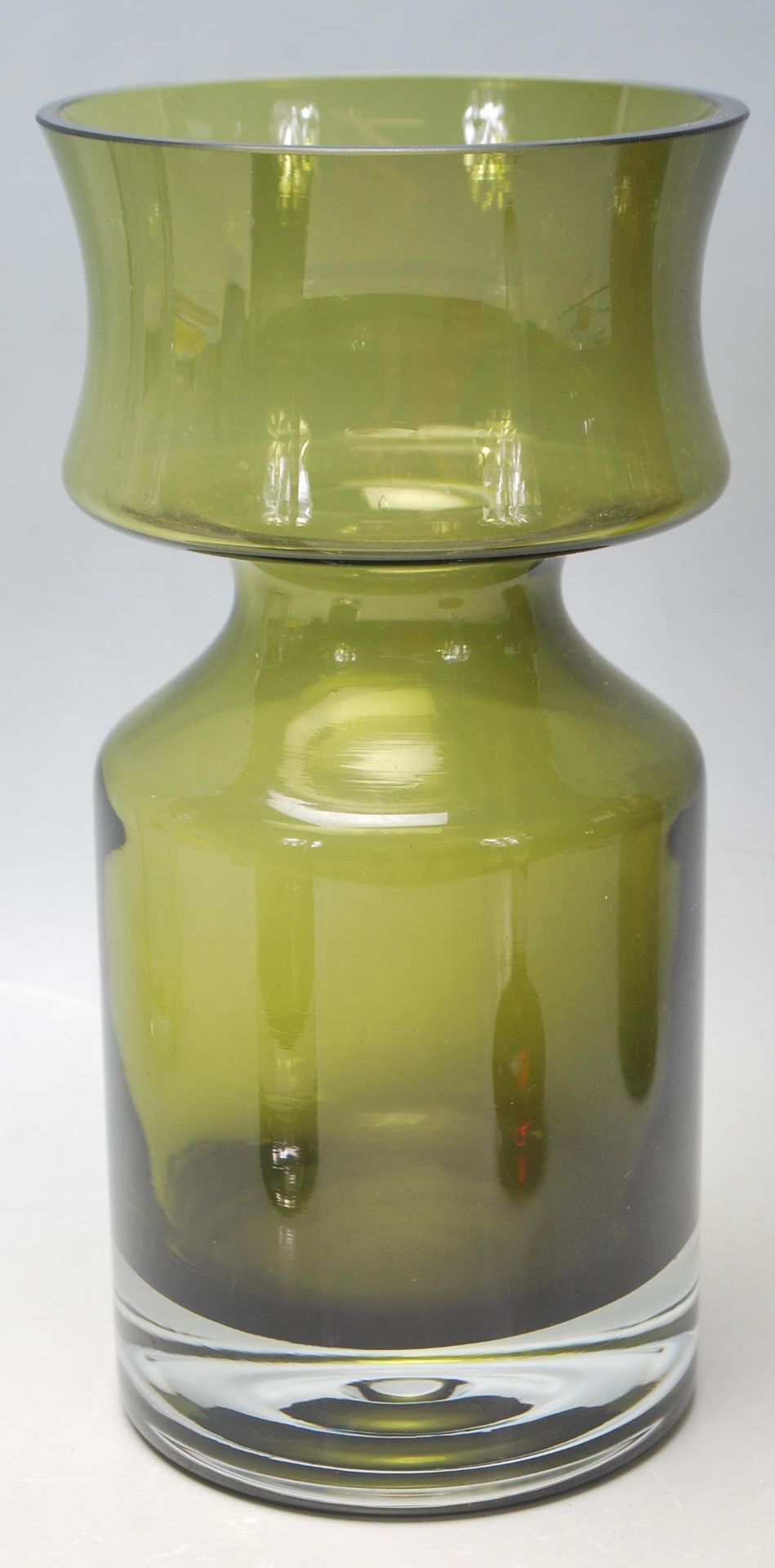 A good collection of studio art glass comprising a Sklo Union Hobnail clear glass vase, a Rudolf - Bild 6 aus 8