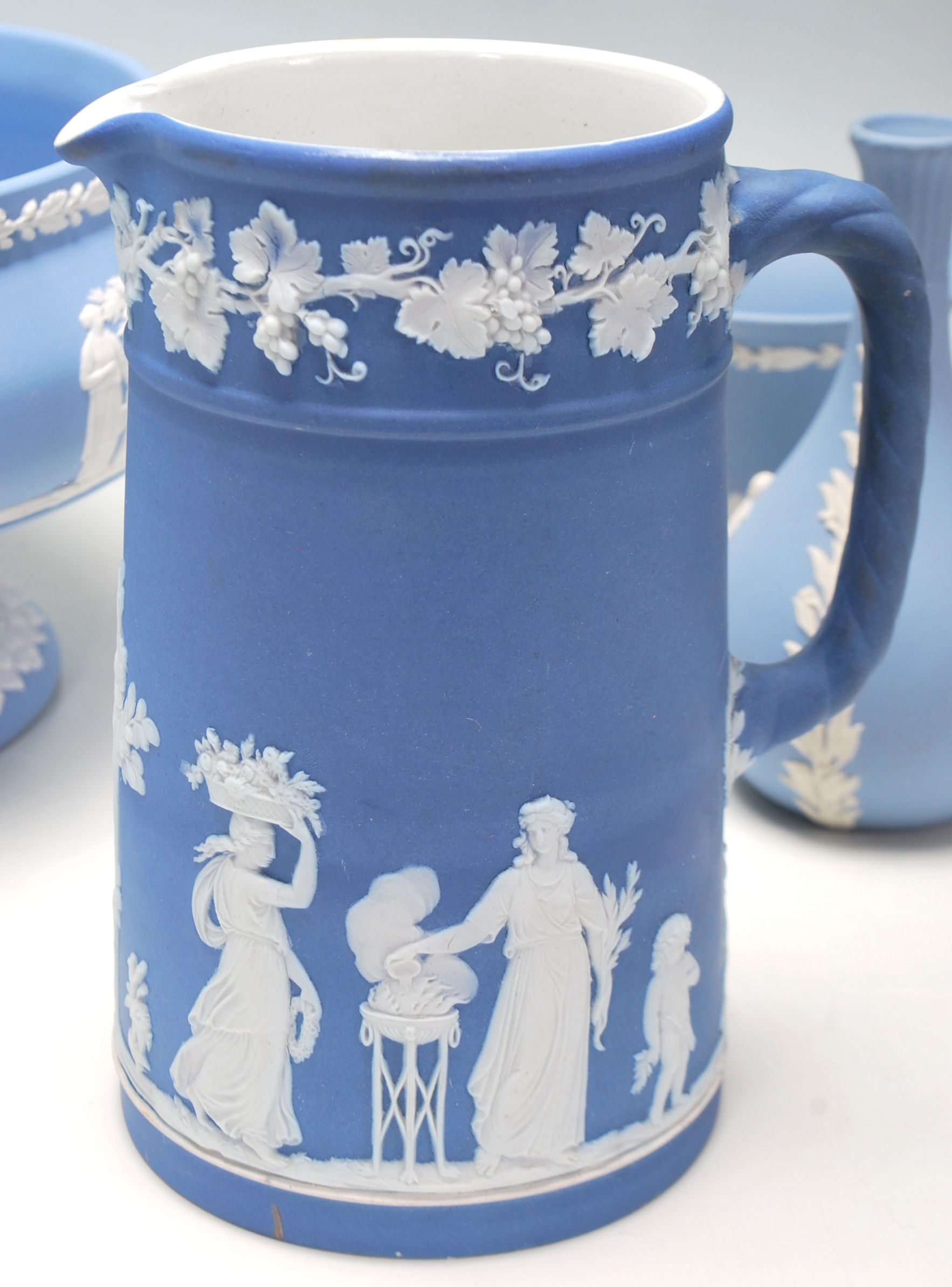 Wedgwood - A good collection of Wedgwood Jasperware consisting of a vase, fruit bowl, trinket pot, - Image 4 of 8