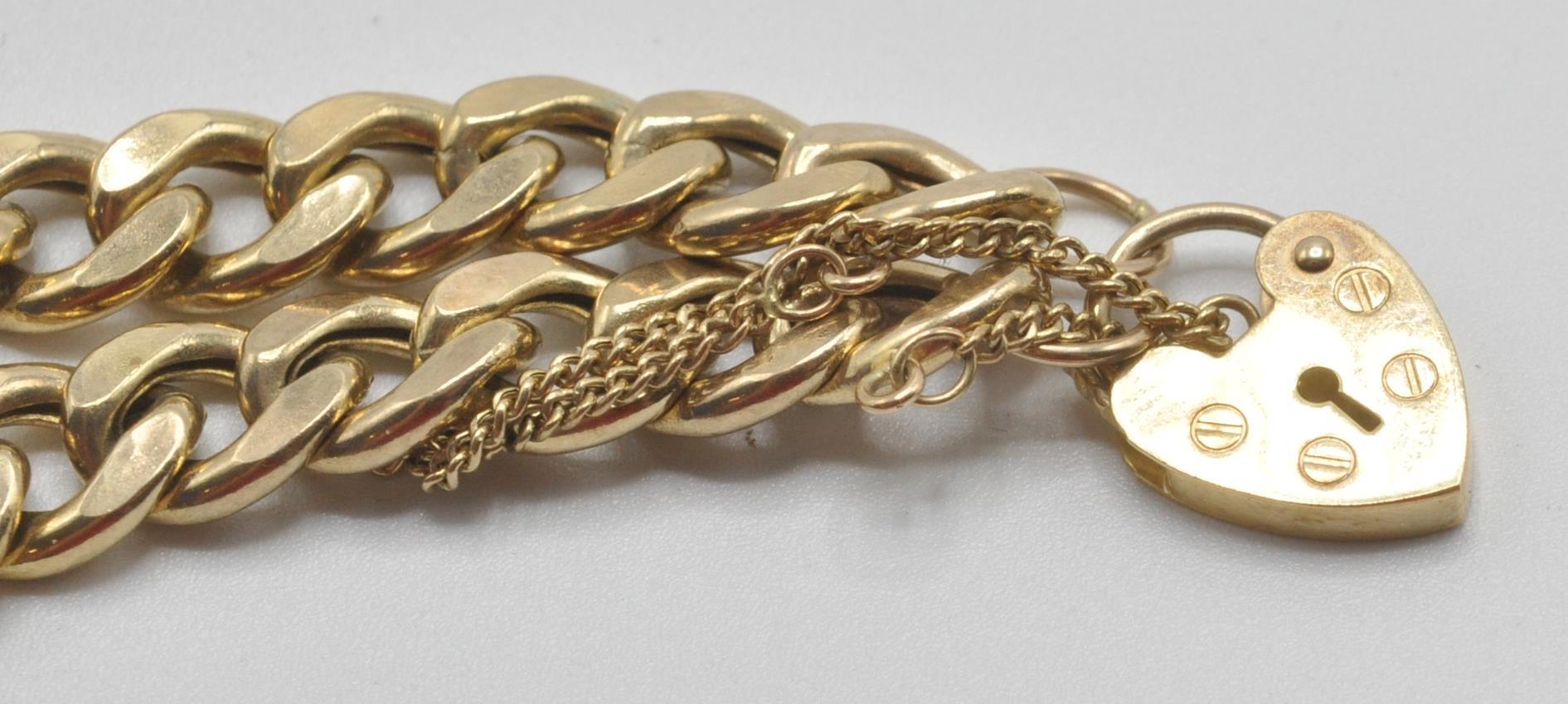 9CT YELLOW GOLD FLAT LINK BRACELET WITH A PADLOCK CLASP - Image 5 of 5