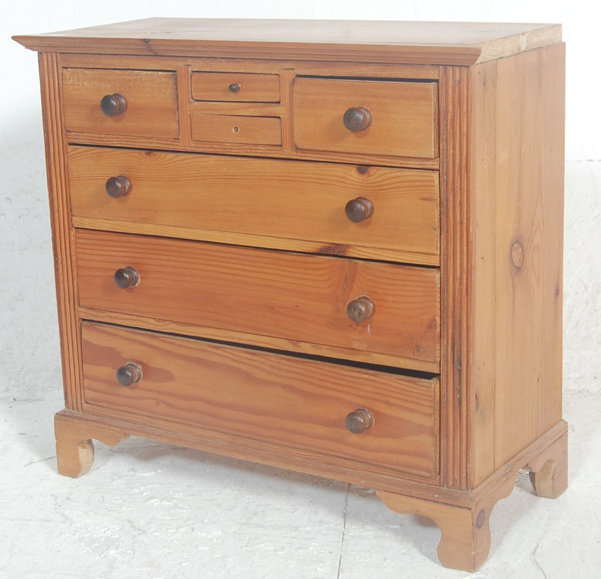 A Victorian style 20th century apprentice piece  / specimen type country pine chest of drawers / - Bild 5 aus 5