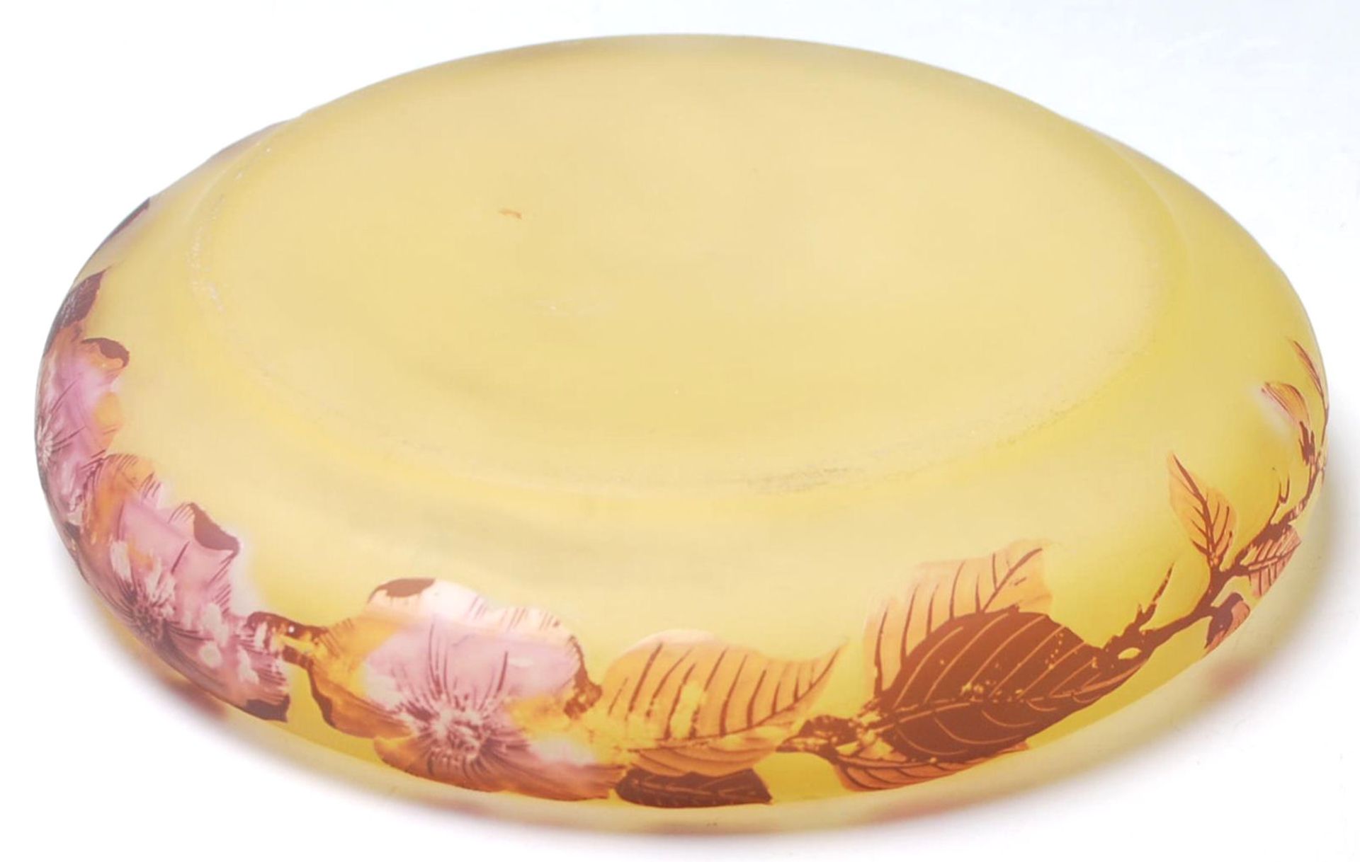 A 19th century French glass dish in the manner of Legras signed Tip. Of squat form with amber - Bild 6 aus 7