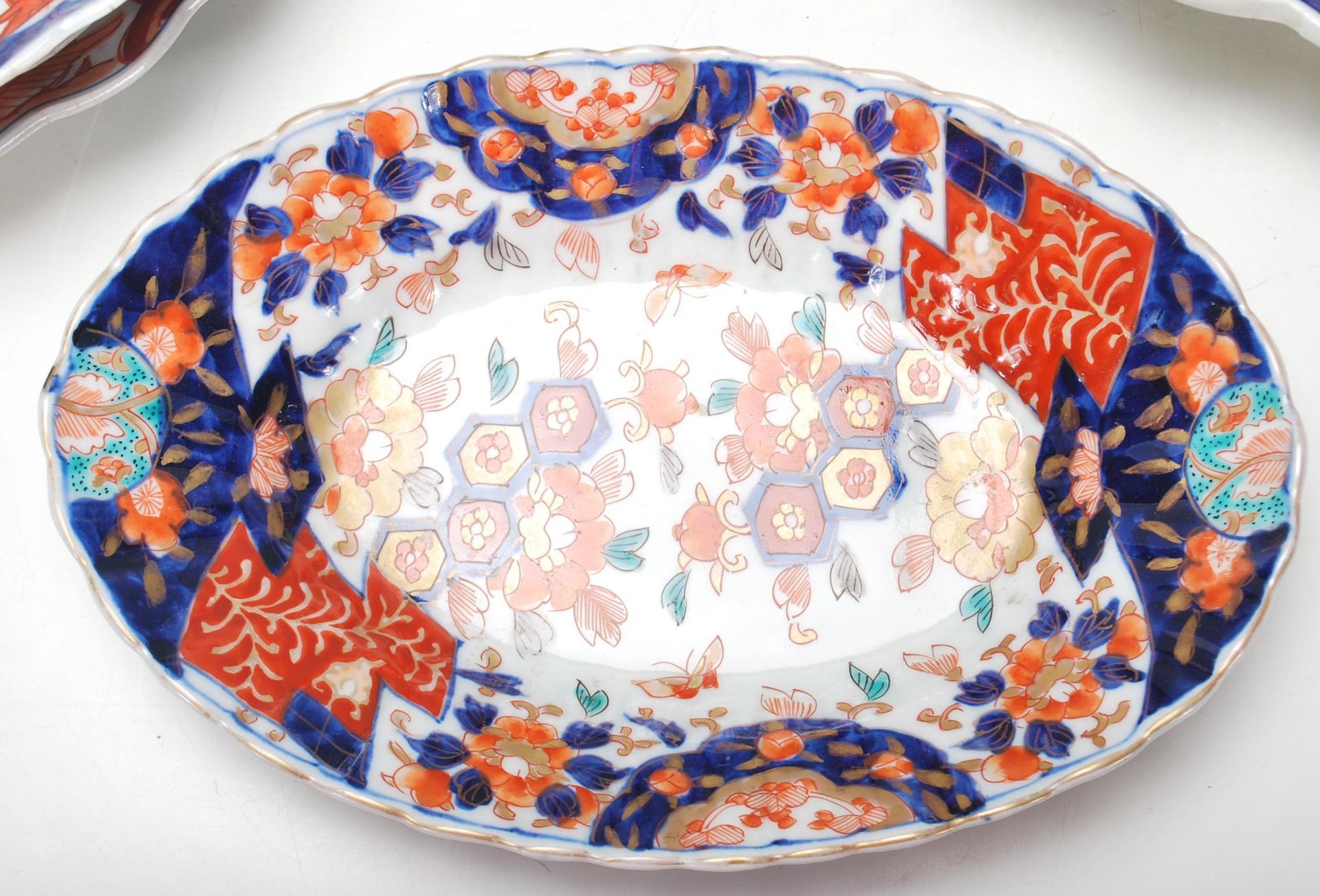 A COLLETION OF CHINESE IMARI PORCELAIN DATING FROM 19TH CENTURY - Bild 3 aus 8