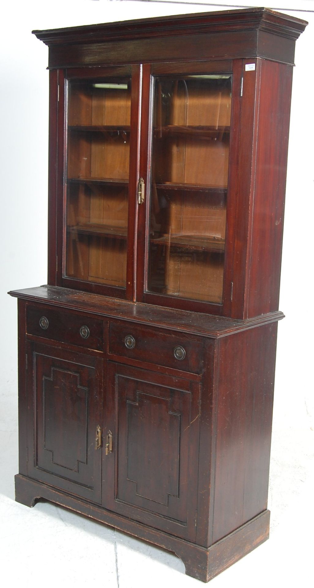 A Victorian 19th century oak library bookcase cabinet. The bookcase raised on plinth base with - Bild 4 aus 5