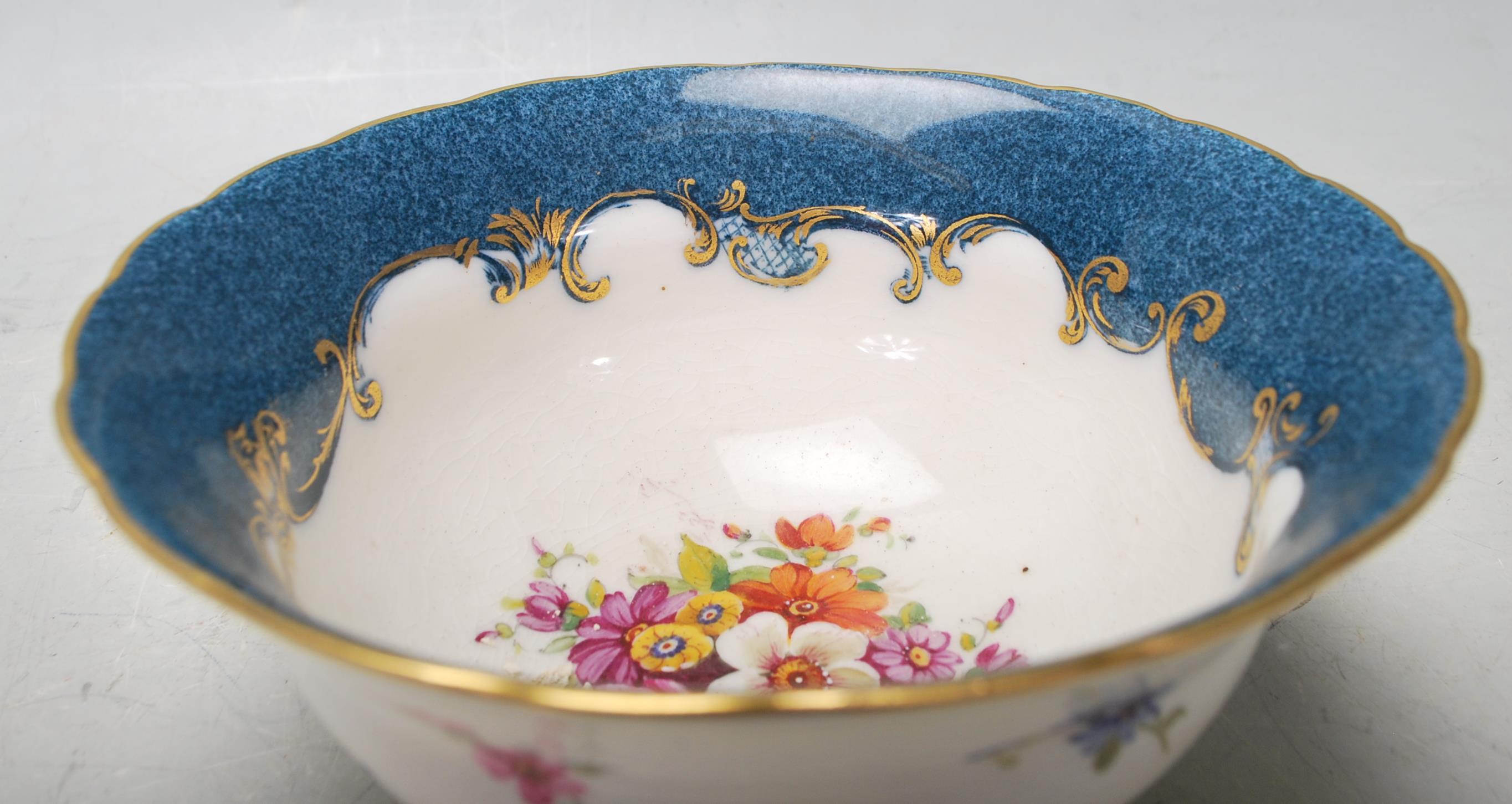 A good 20th century Royal Worcester tea service / part tea service for twelve persons comprising - Image 15 of 17