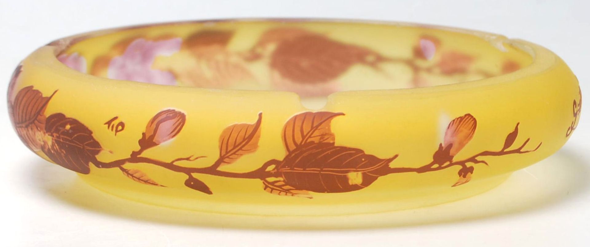 A 19th century French glass dish in the manner of Legras signed Tip. Of squat form with amber - Bild 3 aus 7