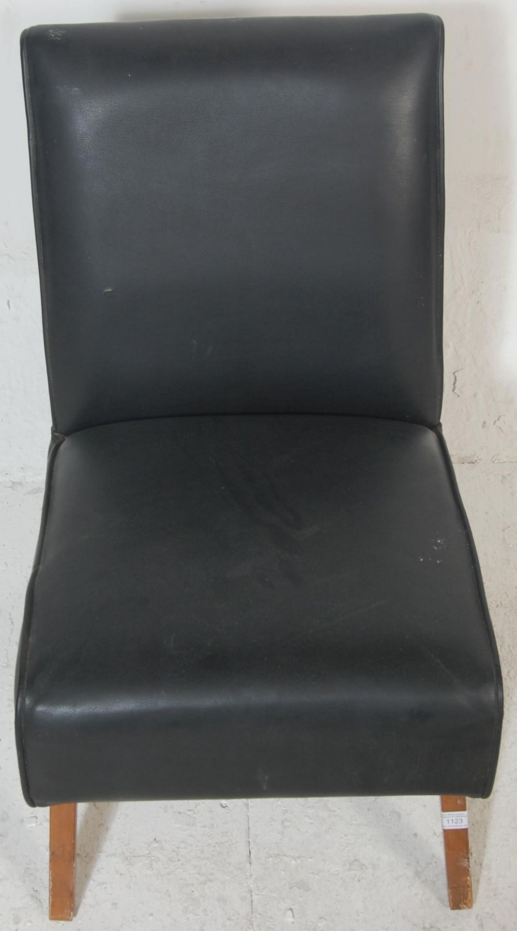 A vintage retro late 20th century bedroom chair having black leather upholstery raised on angular - Bild 3 aus 7