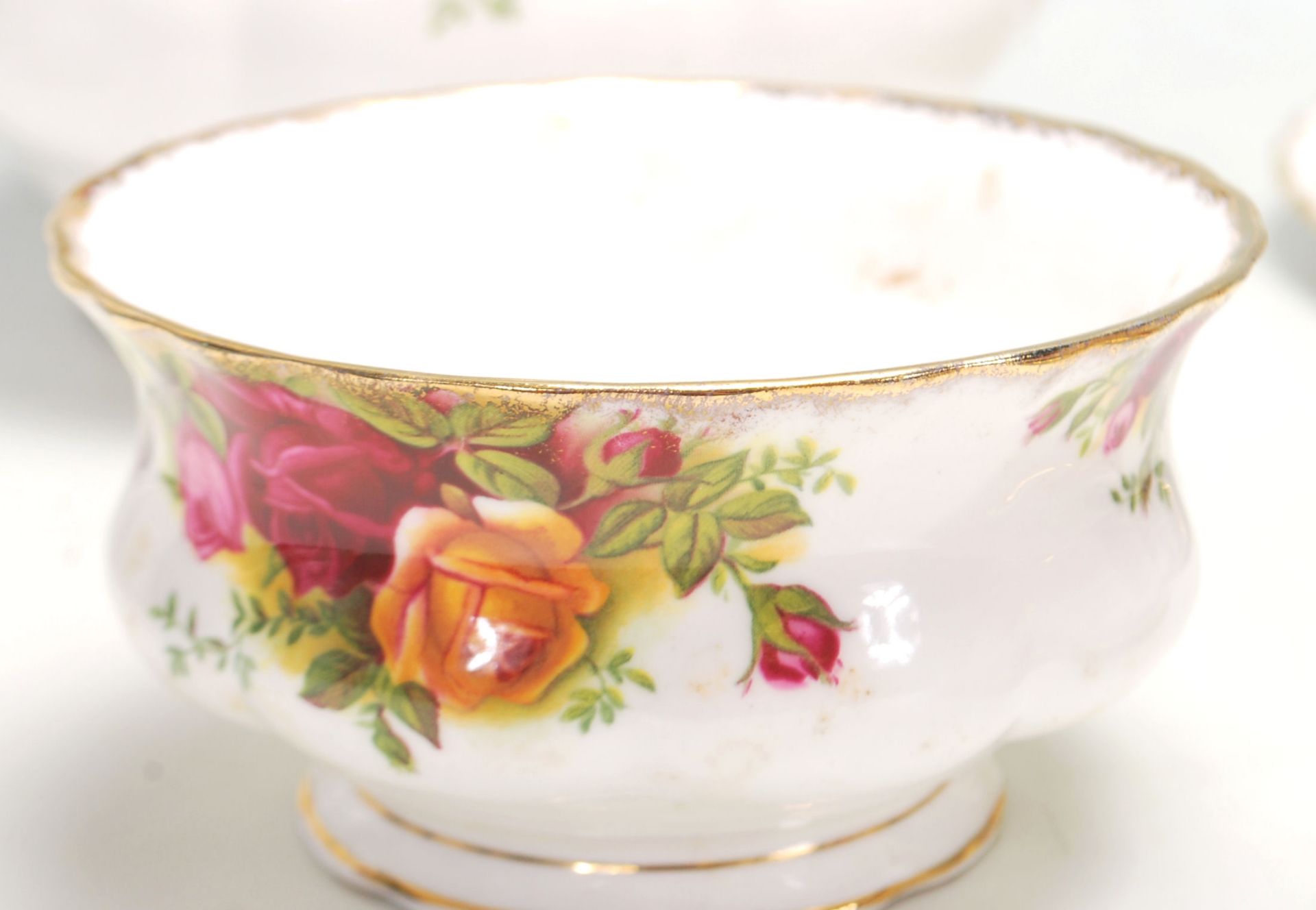 A 20th Century Royal Albert Old Country Roses tea service to include six tea cup trios, tea pot - Bild 5 aus 8