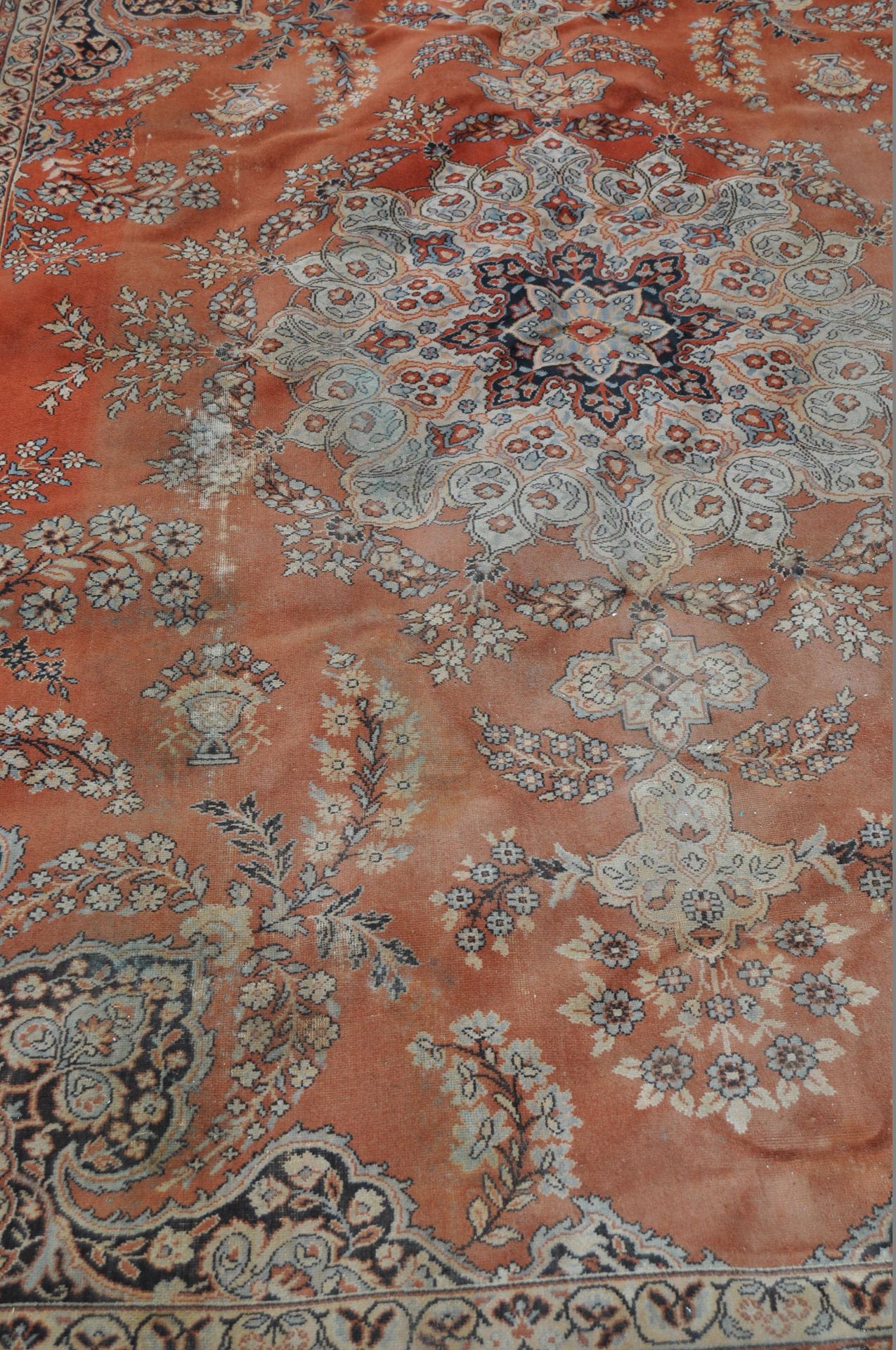 A large 20th century Persian / Islamic inspired woollen rug. The large floor carpet run with red - Image 2 of 4