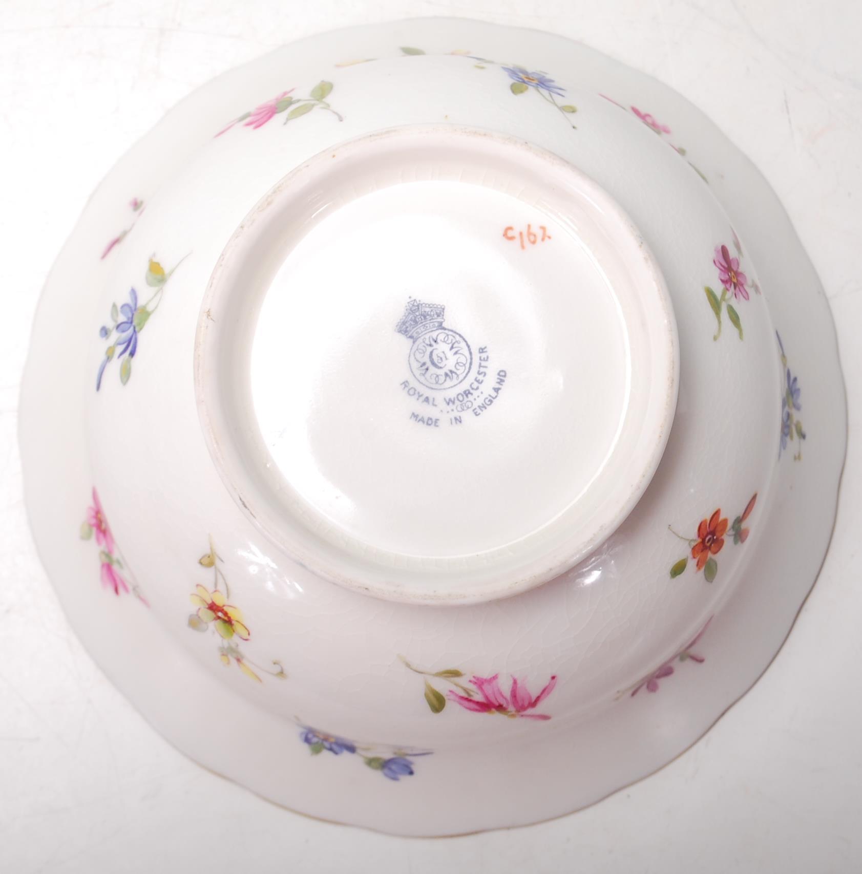 A good 20th century Royal Worcester tea service / part tea service for twelve persons comprising - Image 17 of 17