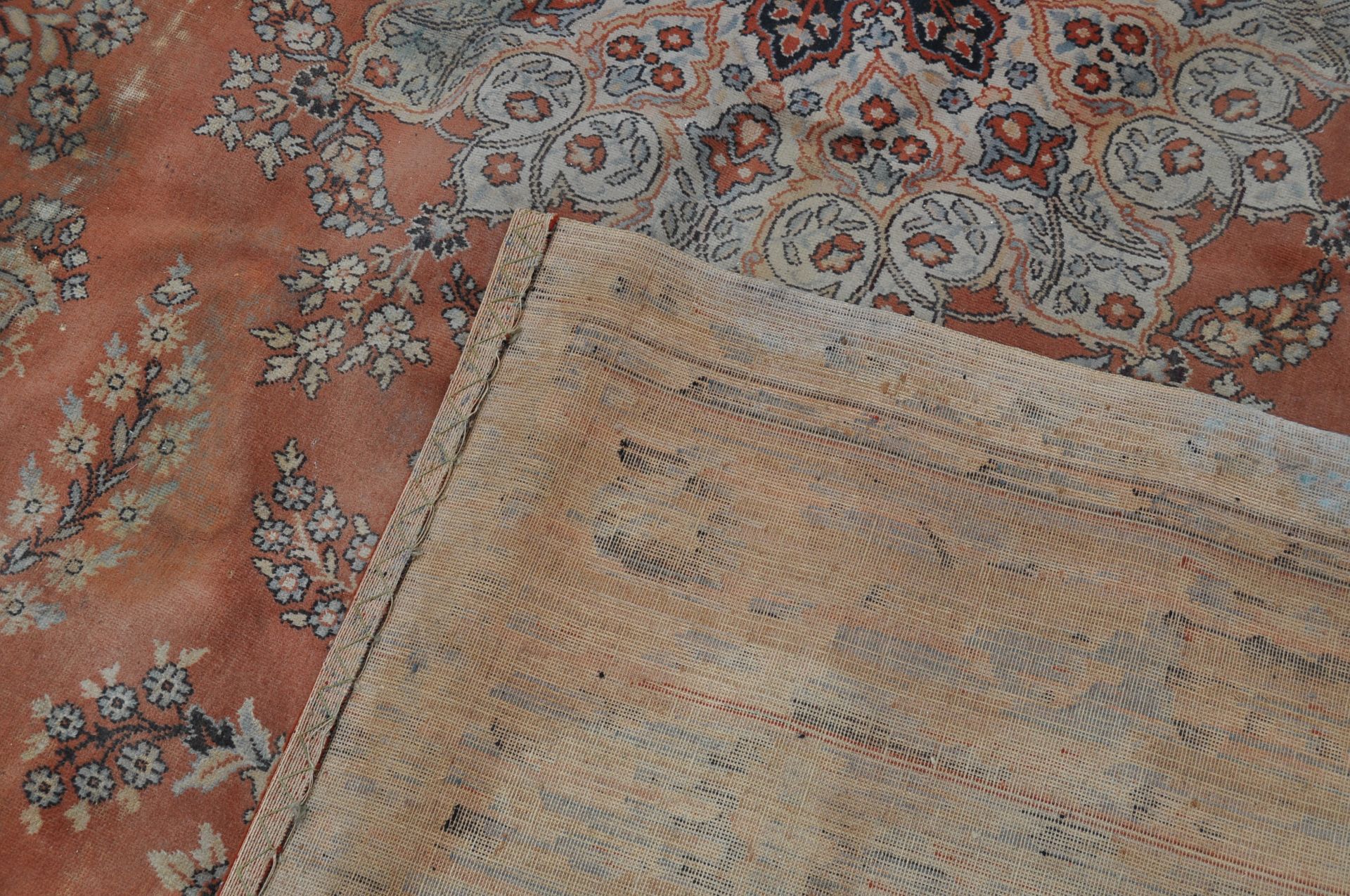 A large 20th century Persian / Islamic inspired woollen rug. The large floor carpet run with red - Image 4 of 4