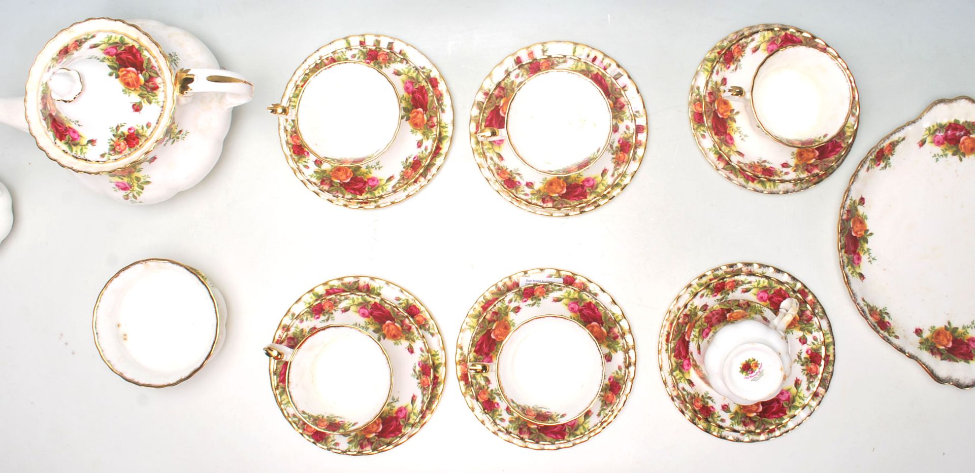 A 20th Century Royal Albert Old Country Roses tea service to include six tea cup trios, tea pot - Bild 8 aus 8