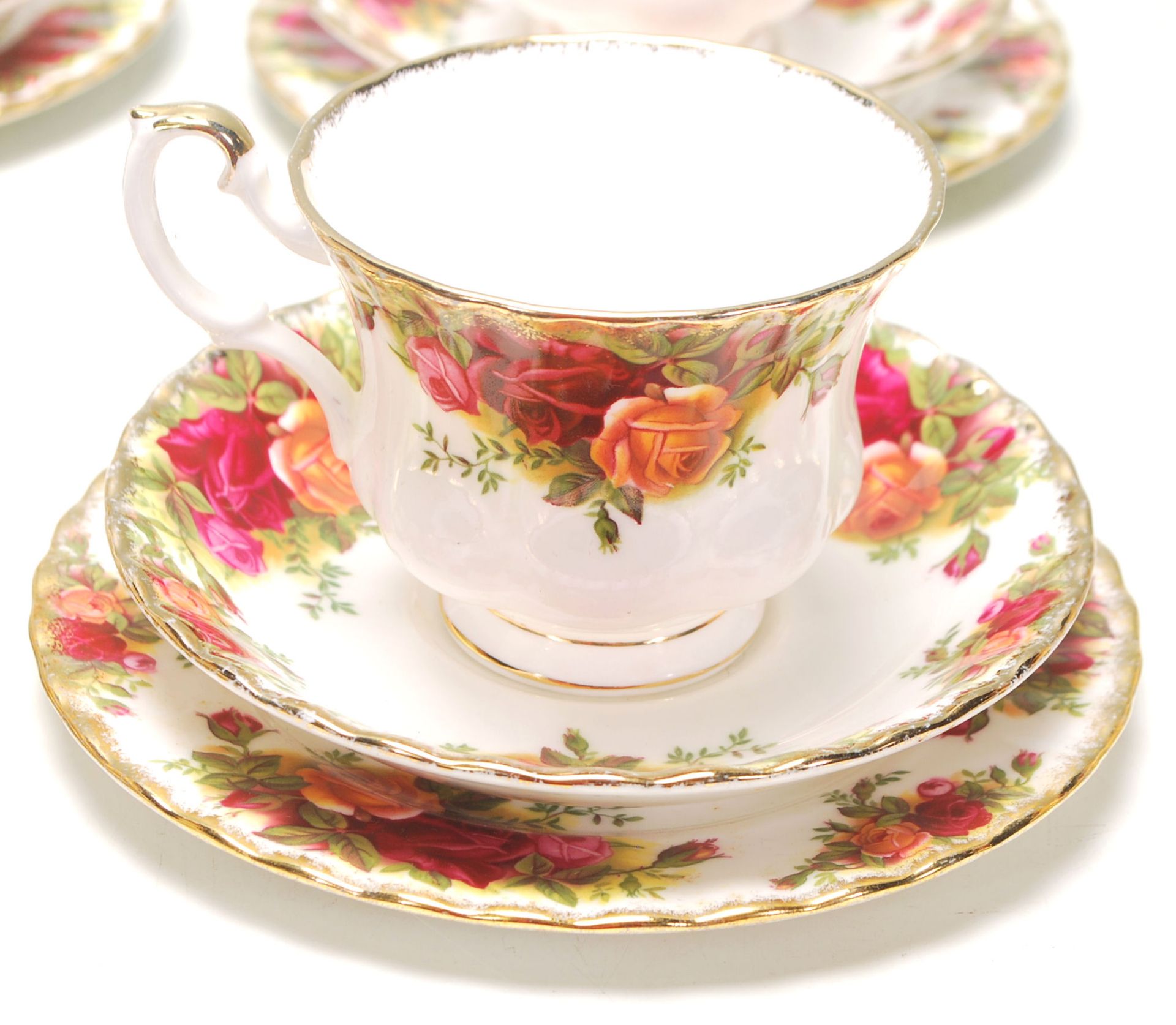 A 20th Century Royal Albert Old Country Roses tea service to include six tea cup trios, tea pot - Bild 2 aus 8