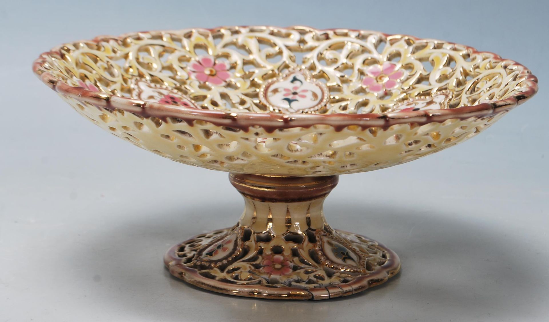 A Victorian 19th Century Hungarian - Zsolnay Pecs pierced porcelain pedestal stand of circular - Bild 3 aus 7