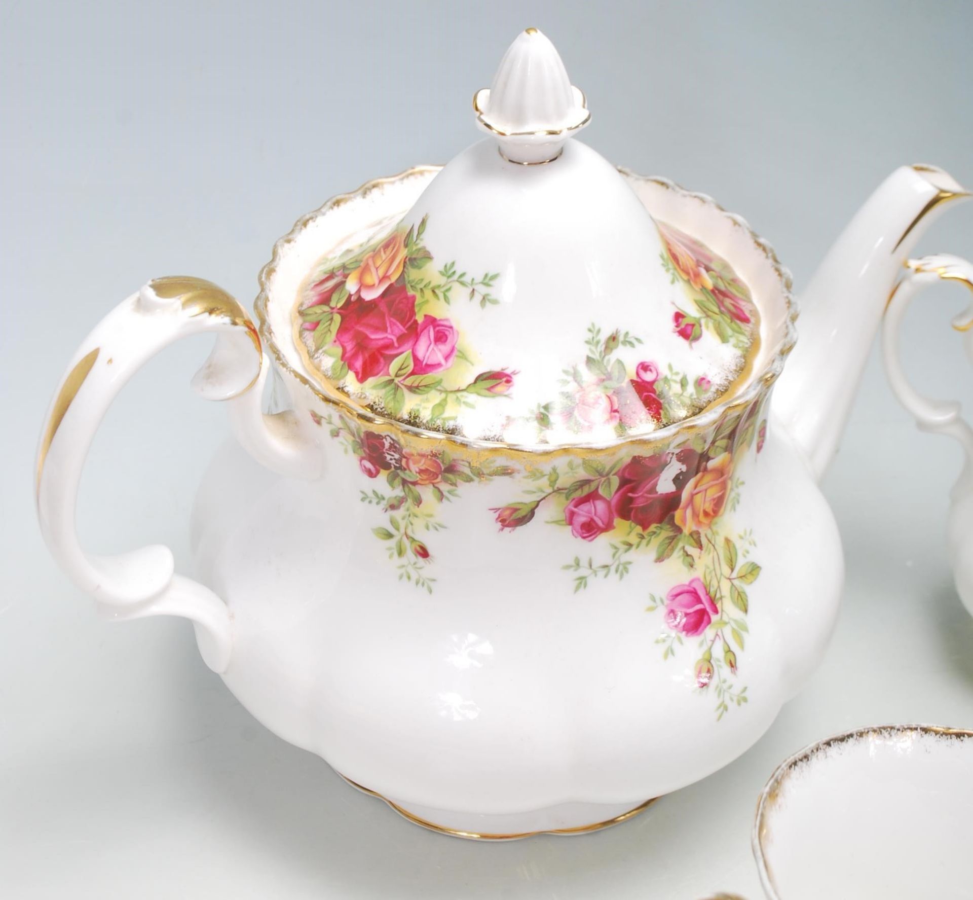 A group of 20th Century Royal Albert Old Country Roses pattern tea service to include three teapots, - Bild 6 aus 10