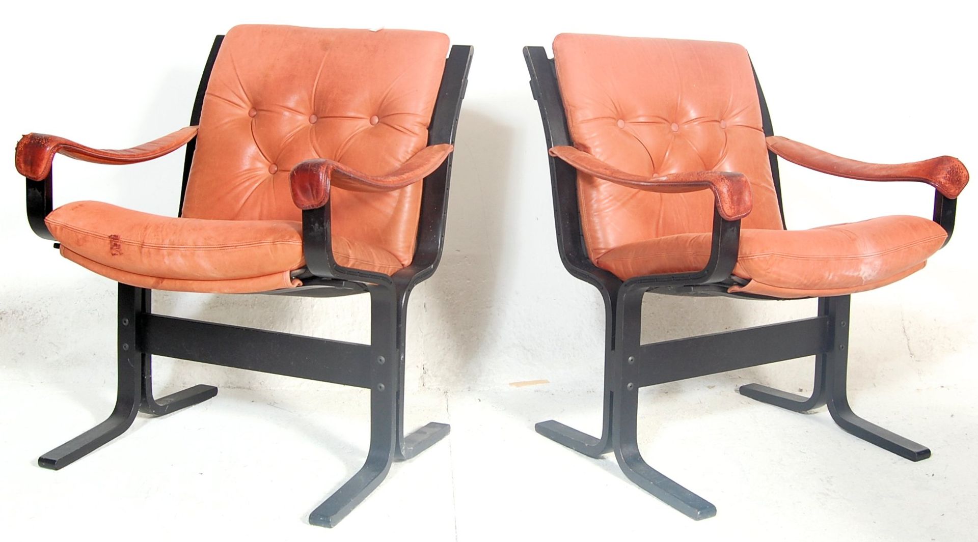 An amazing pair of retro vintage 20th century Danish inspired armchairs having black ebonies - Bild 5 aus 5