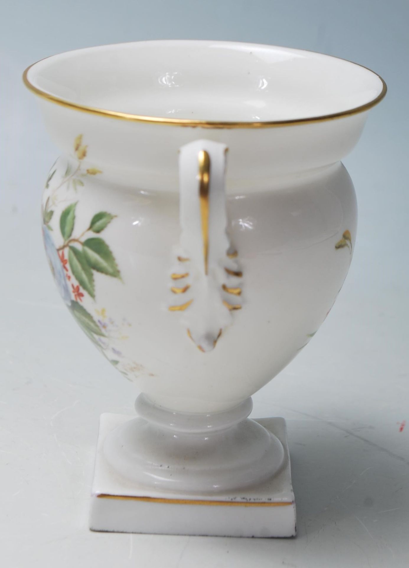 A Royal Worcester porcelain twin handled small vase urn with white ground having chintz foliate - Bild 4 aus 6