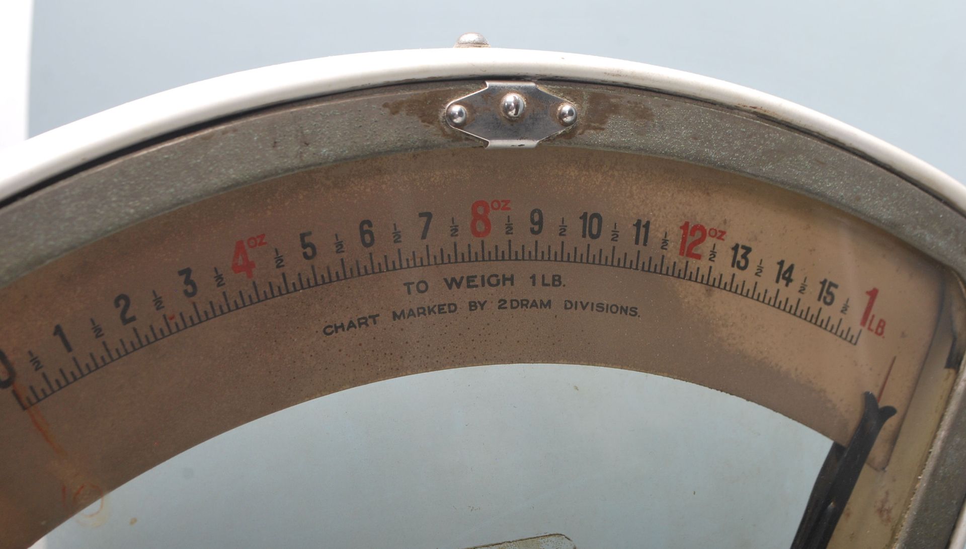 A VINTAGE MID 20TH CENTURY AVERY SHOP SCALE. - Bild 5 aus 6