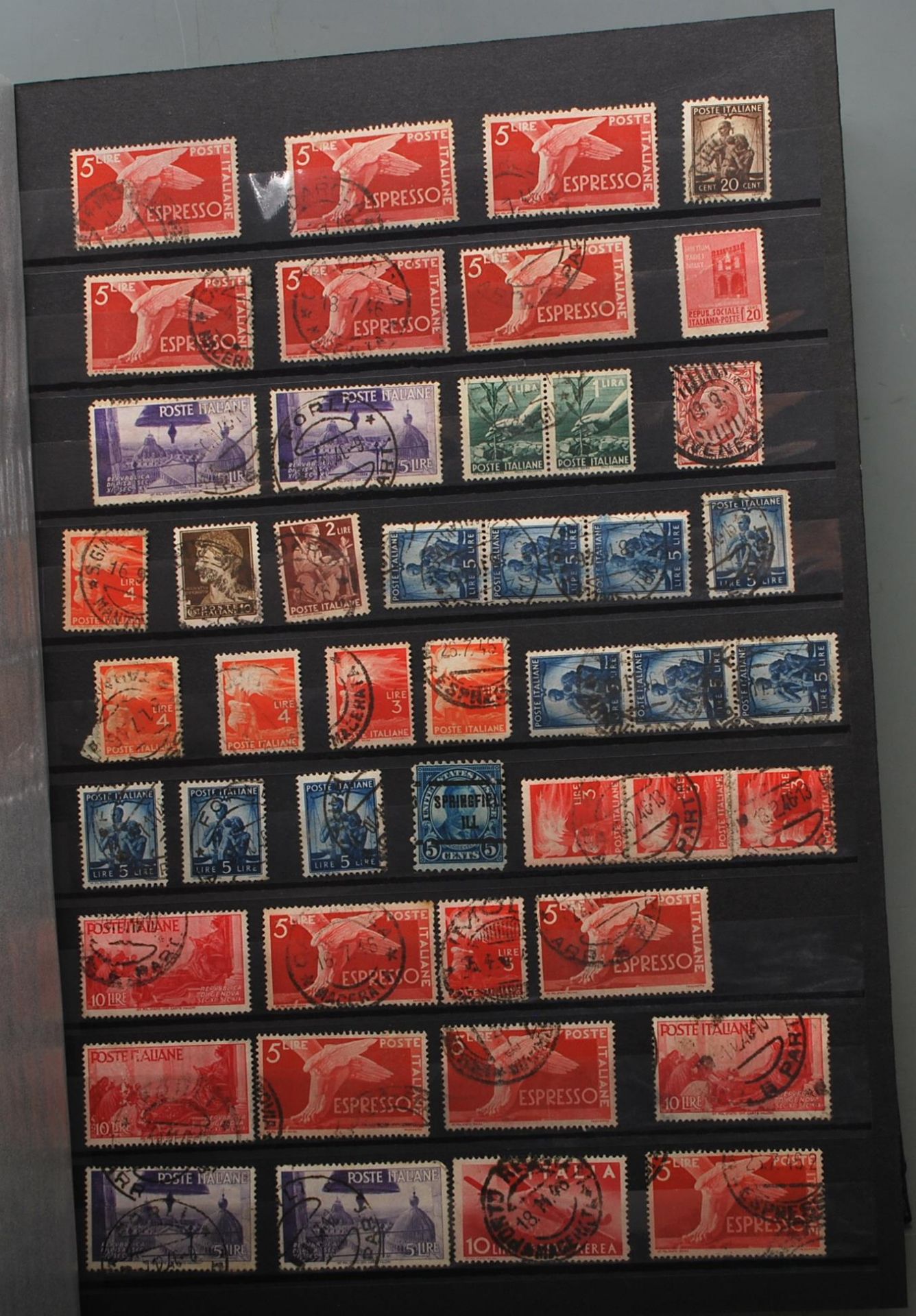 A good collection of early 20th century world stamps in a blue albums to include  include stamps - Bild 3 aus 6