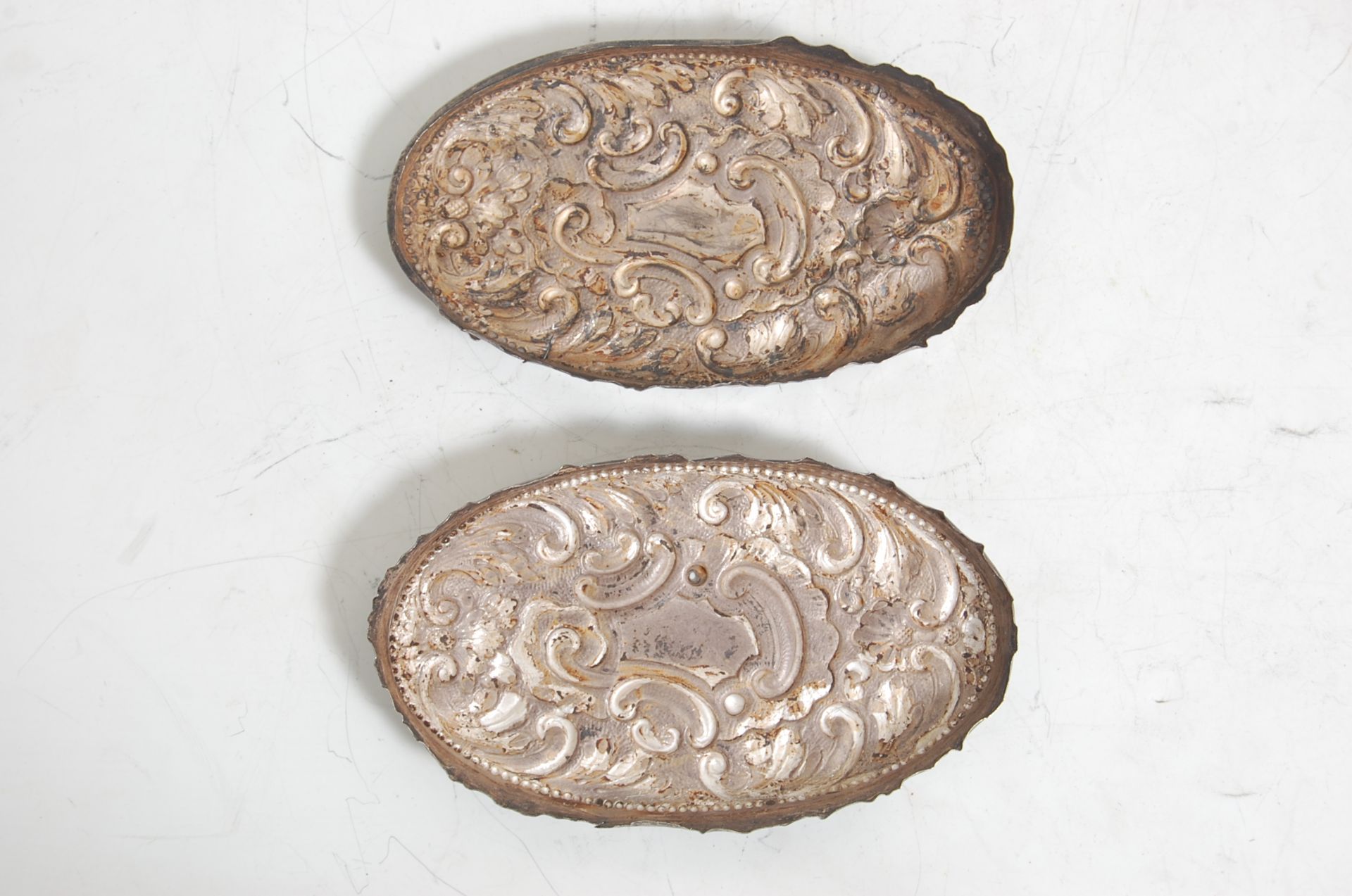 A pair of silver hallmark vesta cases having engraving decorations to the body, hinged lid, - Bild 3 aus 11