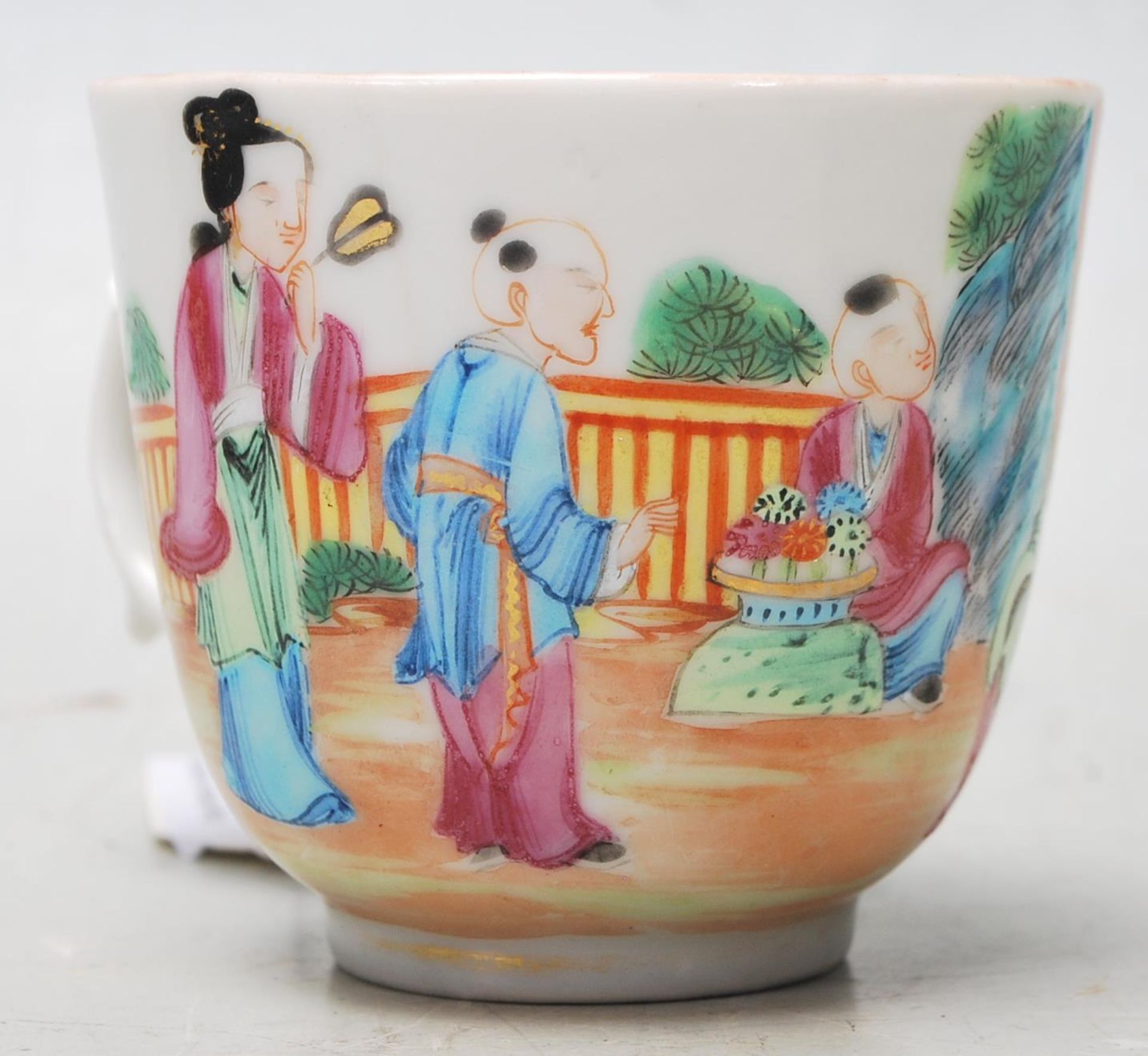 A 19th century Chinese / Canton /Cantonese cup and saucer having the tradition decoration to the - Bild 4 aus 9