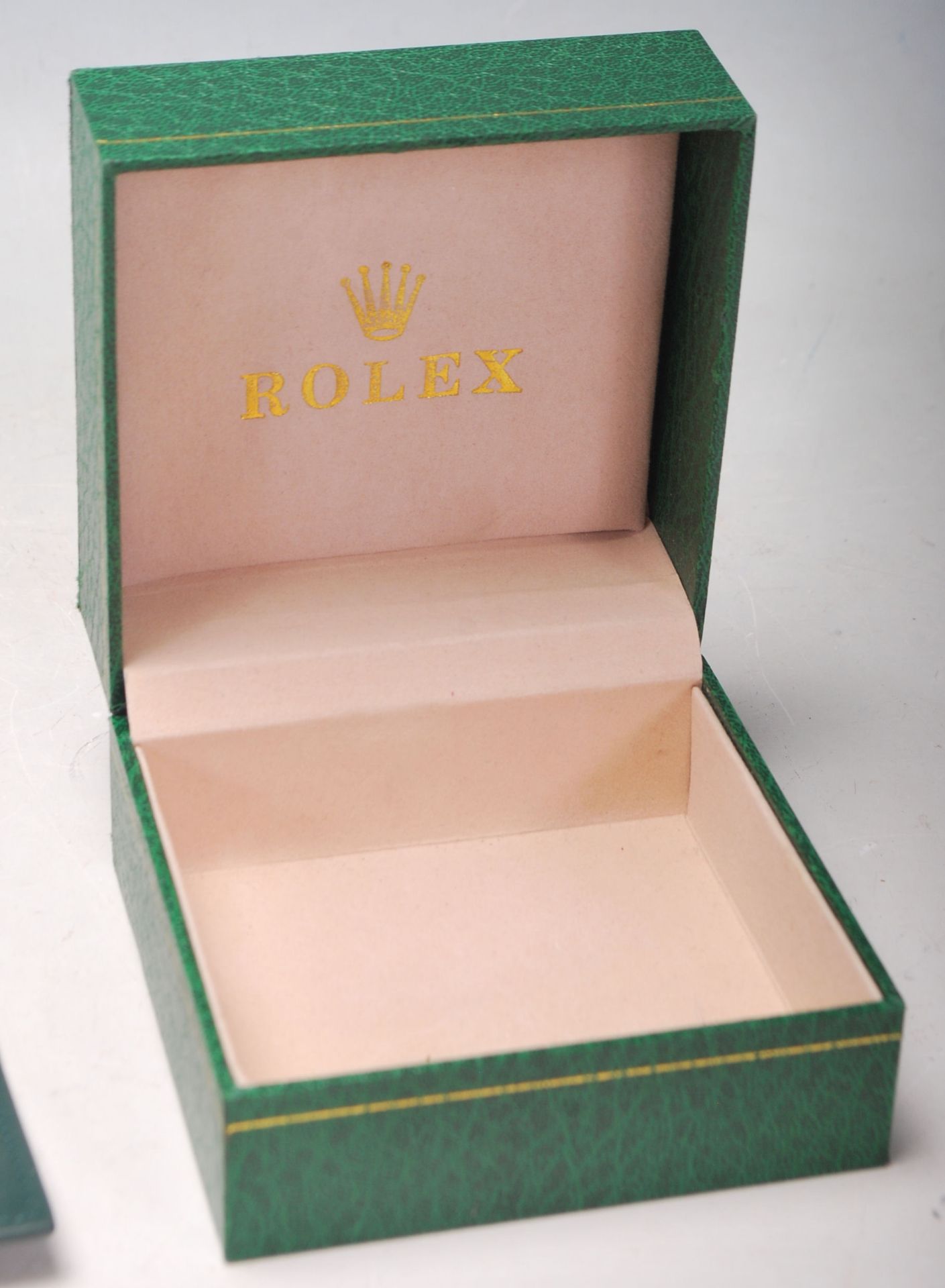 A vintage Rolex watch Geneve Suisse box having a green leather finish with a wave design panel to - Bild 3 aus 4