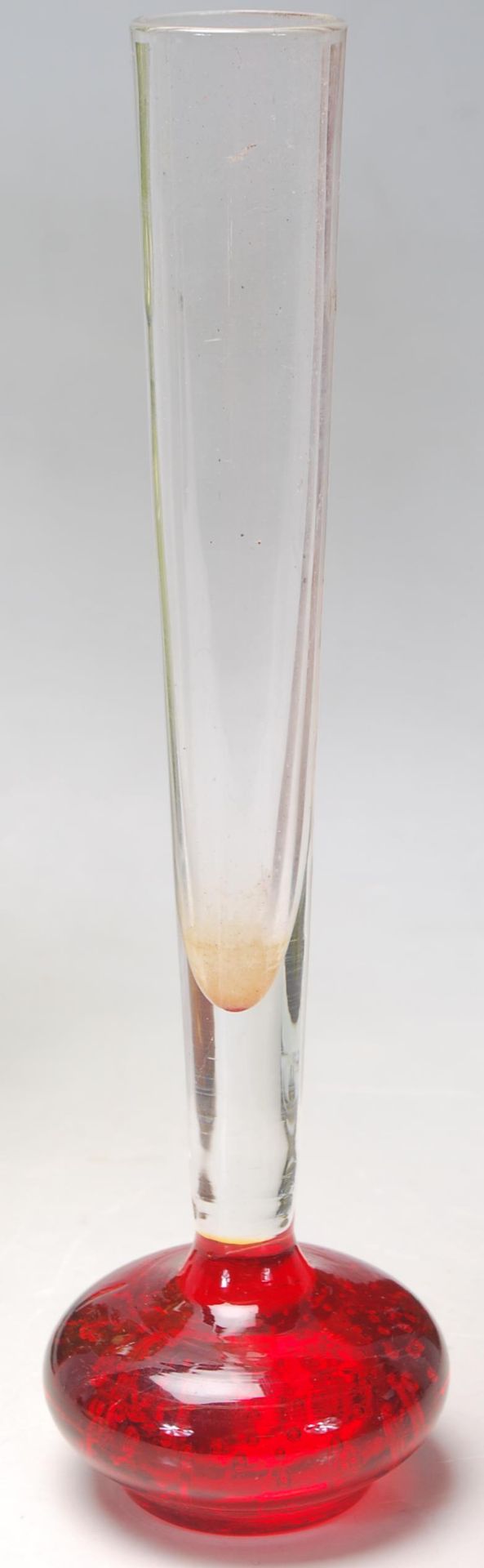 A good collection of studio art glass comprising a Sklo Union Hobnail clear glass vase, a Rudolf - Bild 4 aus 8