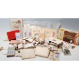 A large collection of cigarette pictures card / cigarette cards / tea cards full sets and parts sets