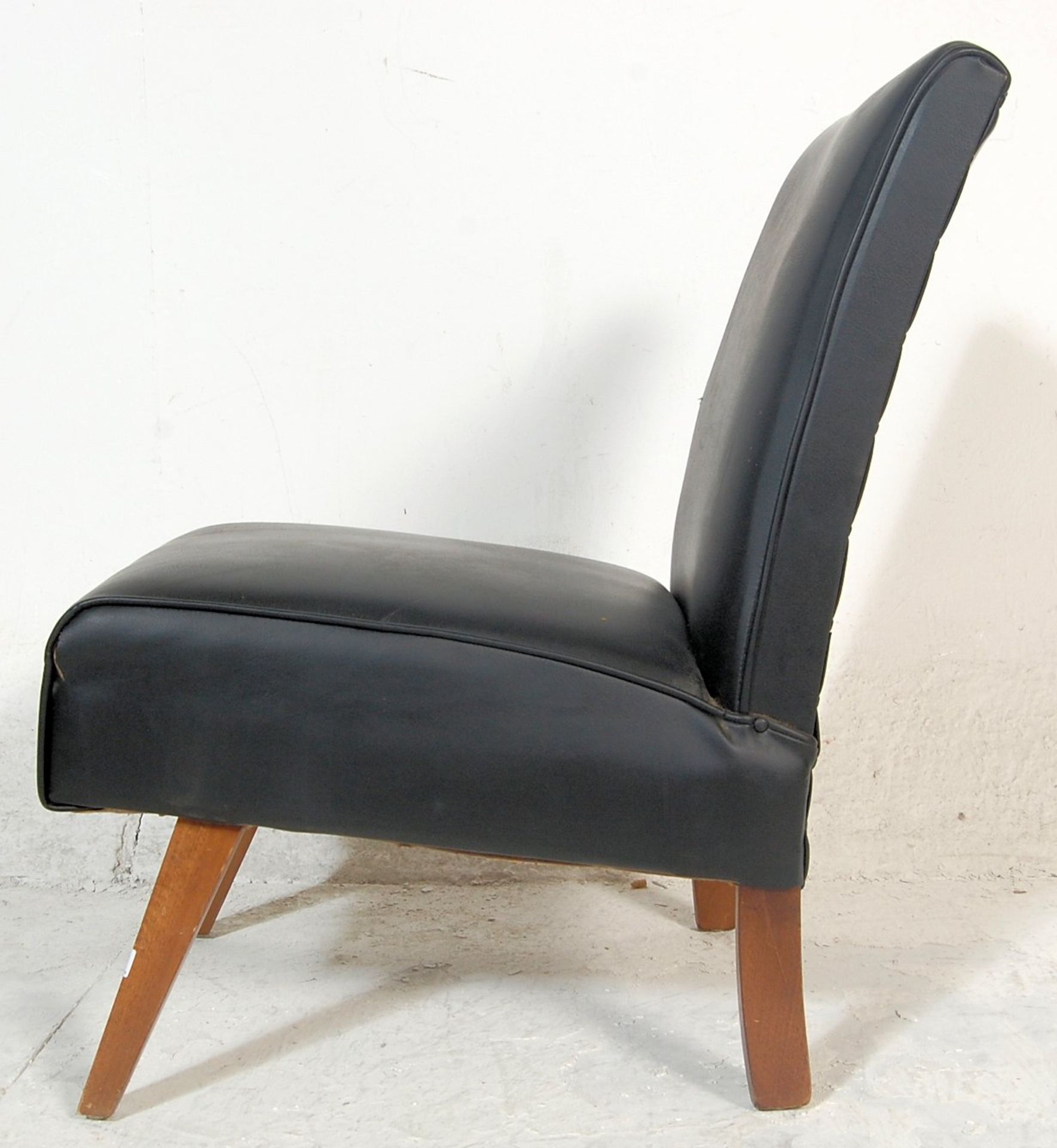 A vintage retro late 20th century bedroom chair having black leather upholstery raised on angular - Bild 5 aus 7