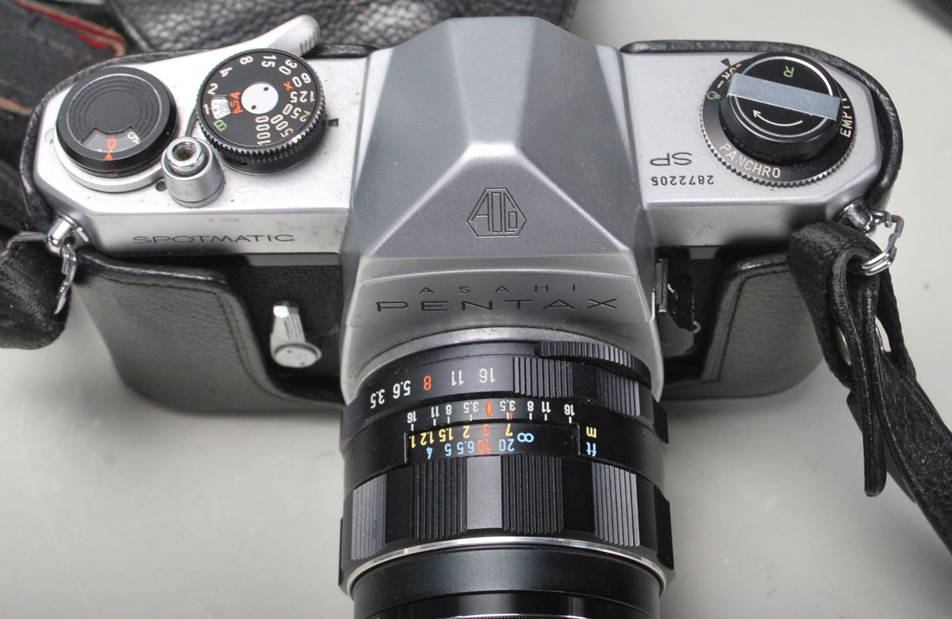 A group of vintage 20th century 35mm cameras to include a Kodak Retina Reflex III with aluminium - Bild 7 aus 7