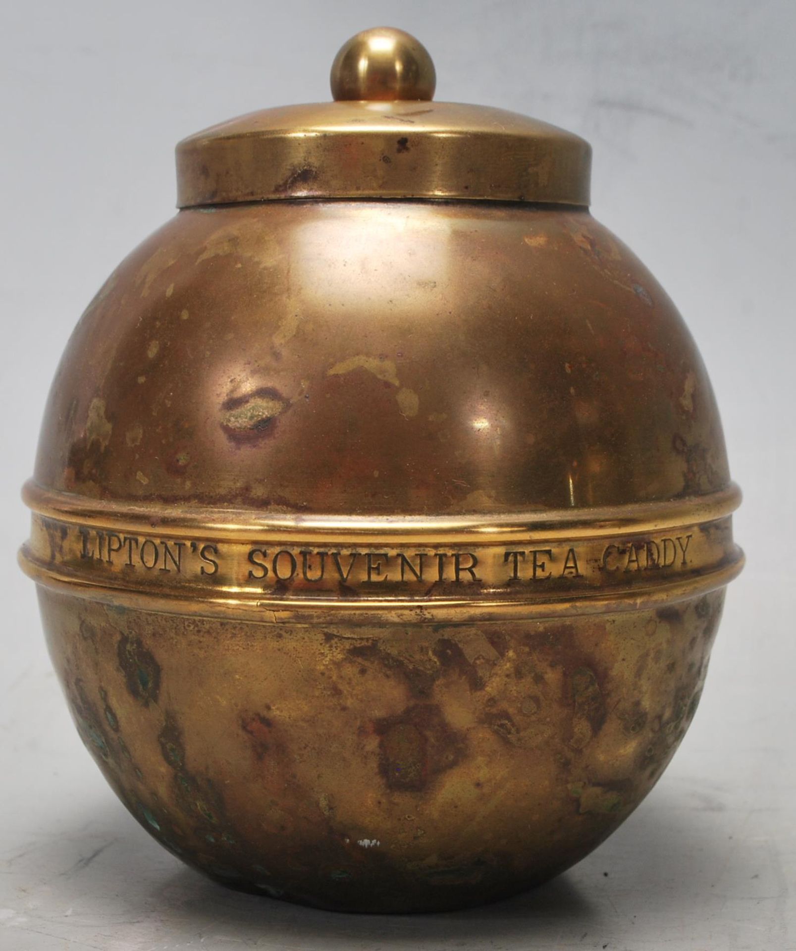 A group of early 20th century Lipton brass tea caddy from British Empire Exhibition 1924 together - Bild 2 aus 11