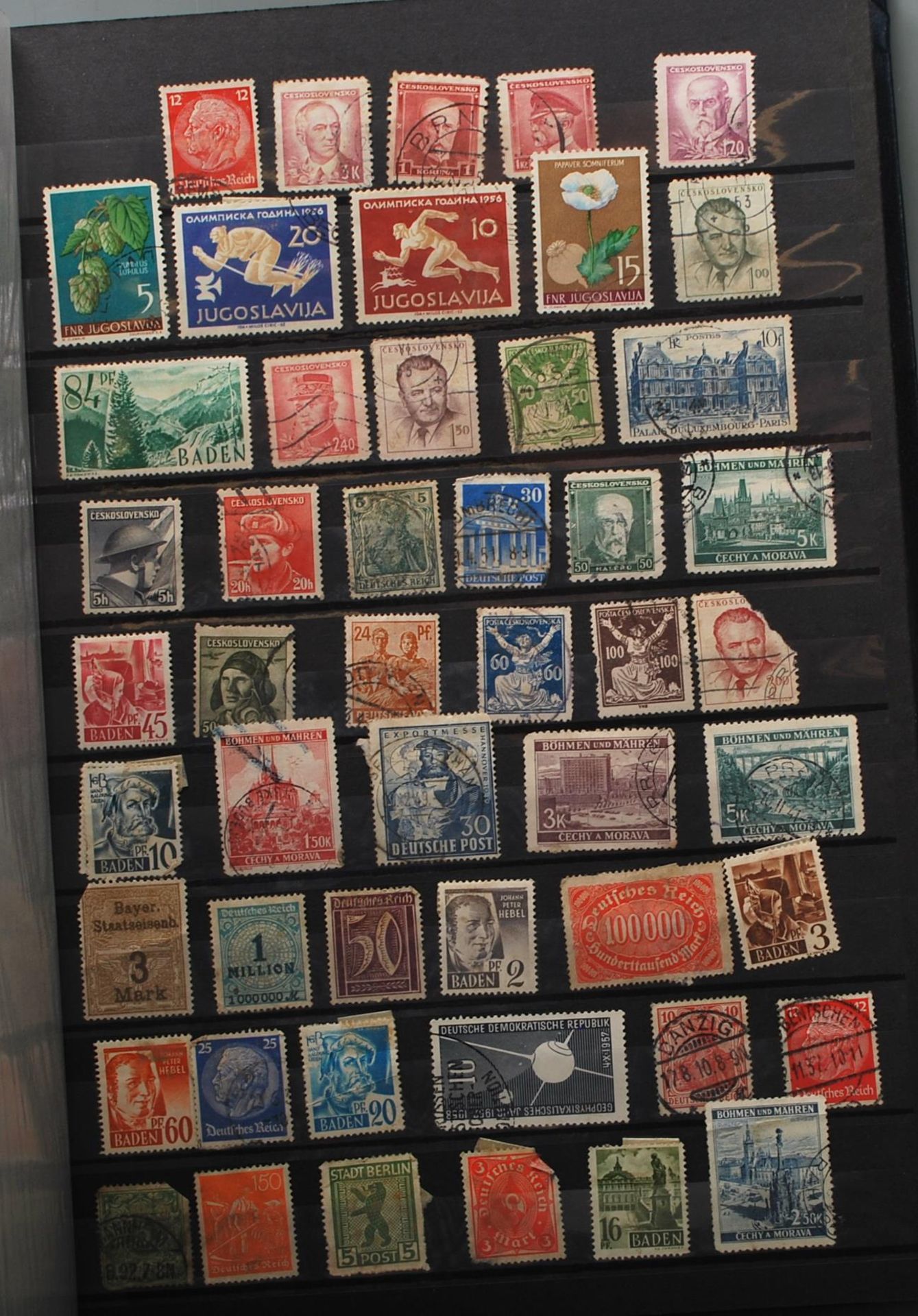 A good collection of early 20th century world stamps in a blue albums to include  include stamps - Bild 5 aus 6