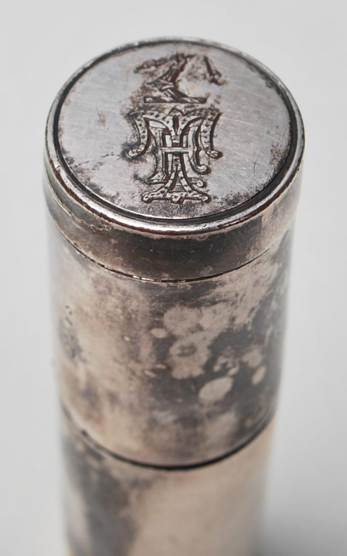 A 19th Century Victorian silver and brass salt and pepper portable pocket compendium of - Bild 2 aus 7