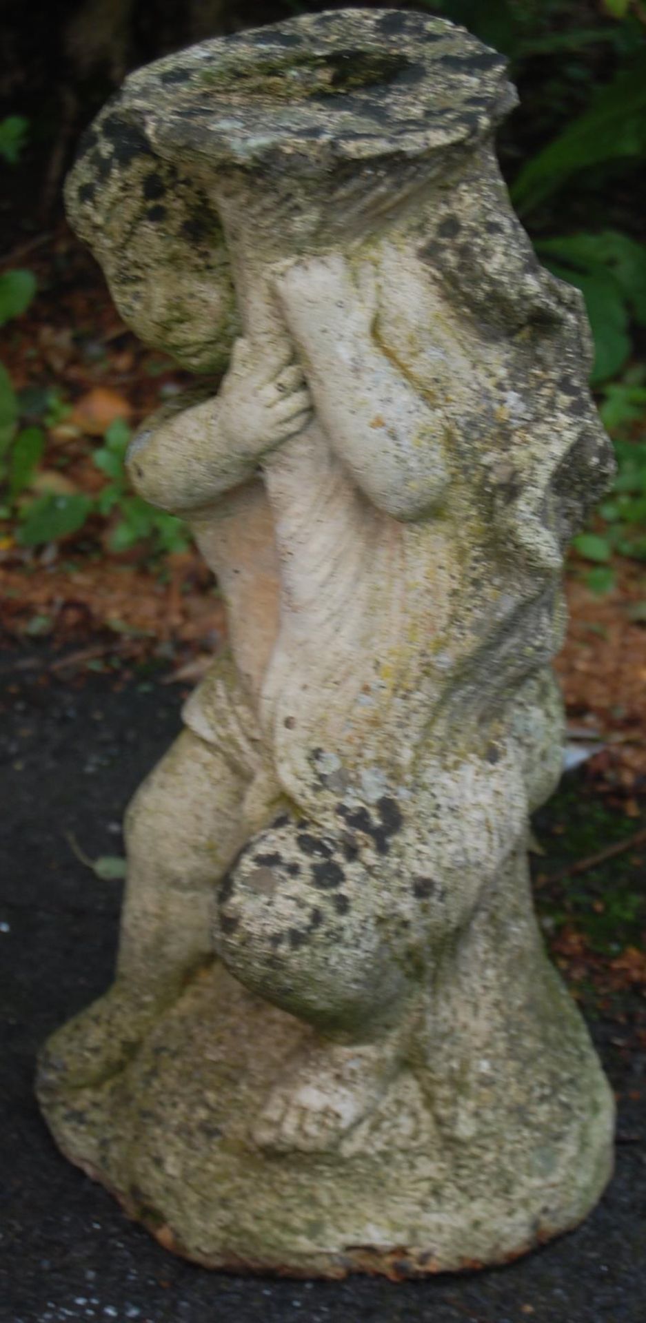 A collection of 20th Century stone garden ornaments / statues / fountains to include a a cherub - Bild 3 aus 5