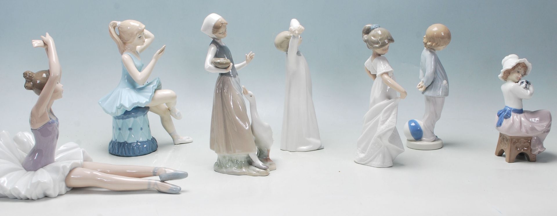 Lladro / Nao - A collection of five late 20th Century Lladro / Nao / Mediflor figurines to include a - Bild 2 aus 6