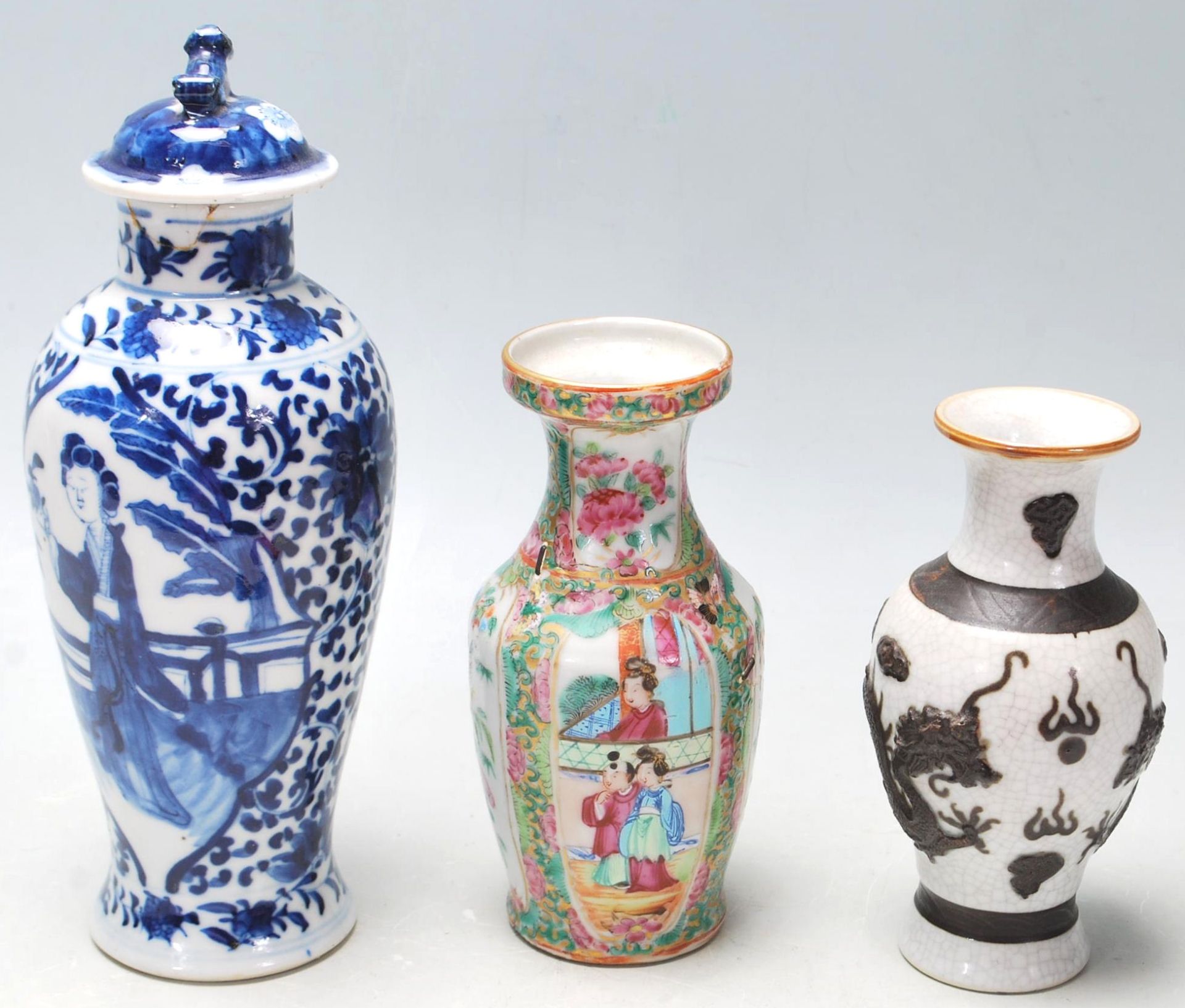 A group of three Chinese porcelain vases to include a blue and white hand painted lidded vase having - Bild 2 aus 7