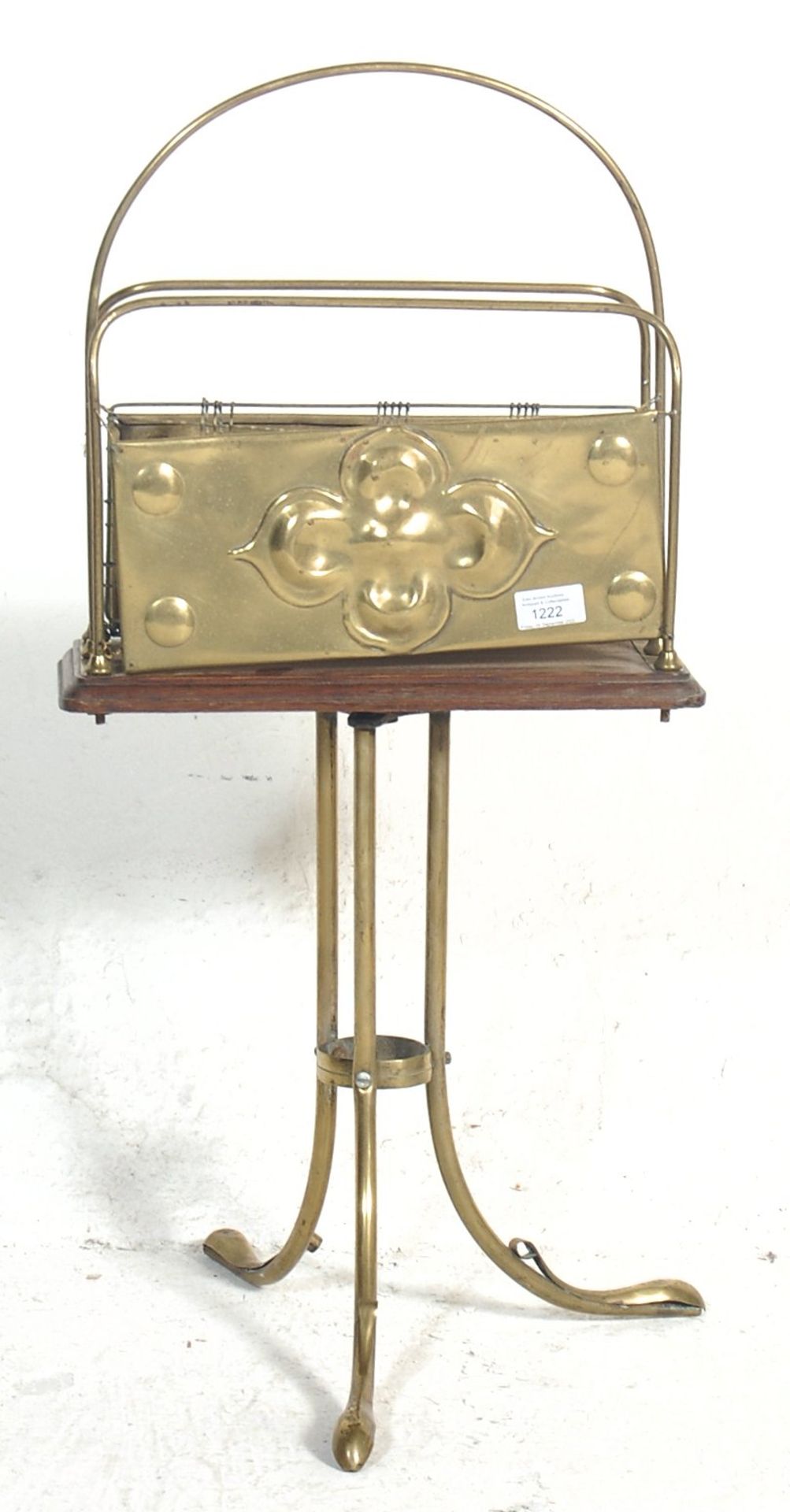 An early 20th Century Arts and Crafts free standing letter rack having brass repousse decorated side - Bild 2 aus 3