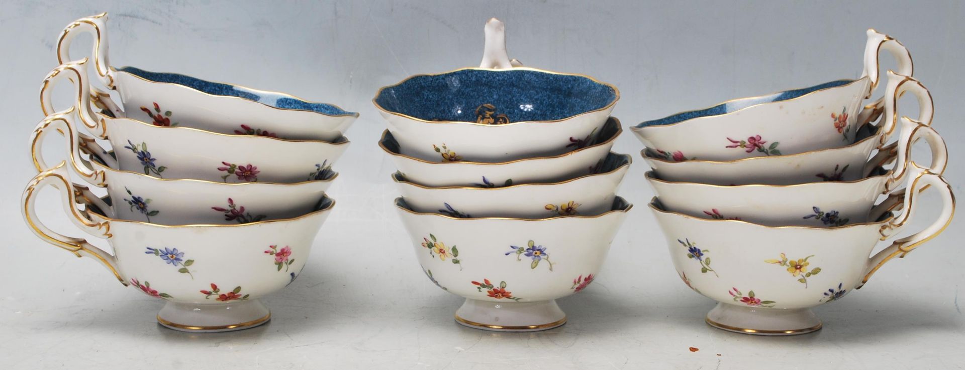 A good 20th century Royal Worcester tea service / part tea service for twelve persons comprising - Bild 11 aus 17