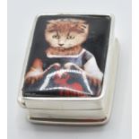 A sterling silver pill box having an enamel plaque of a cat to lid. Marked sterling. Measures: 3cm