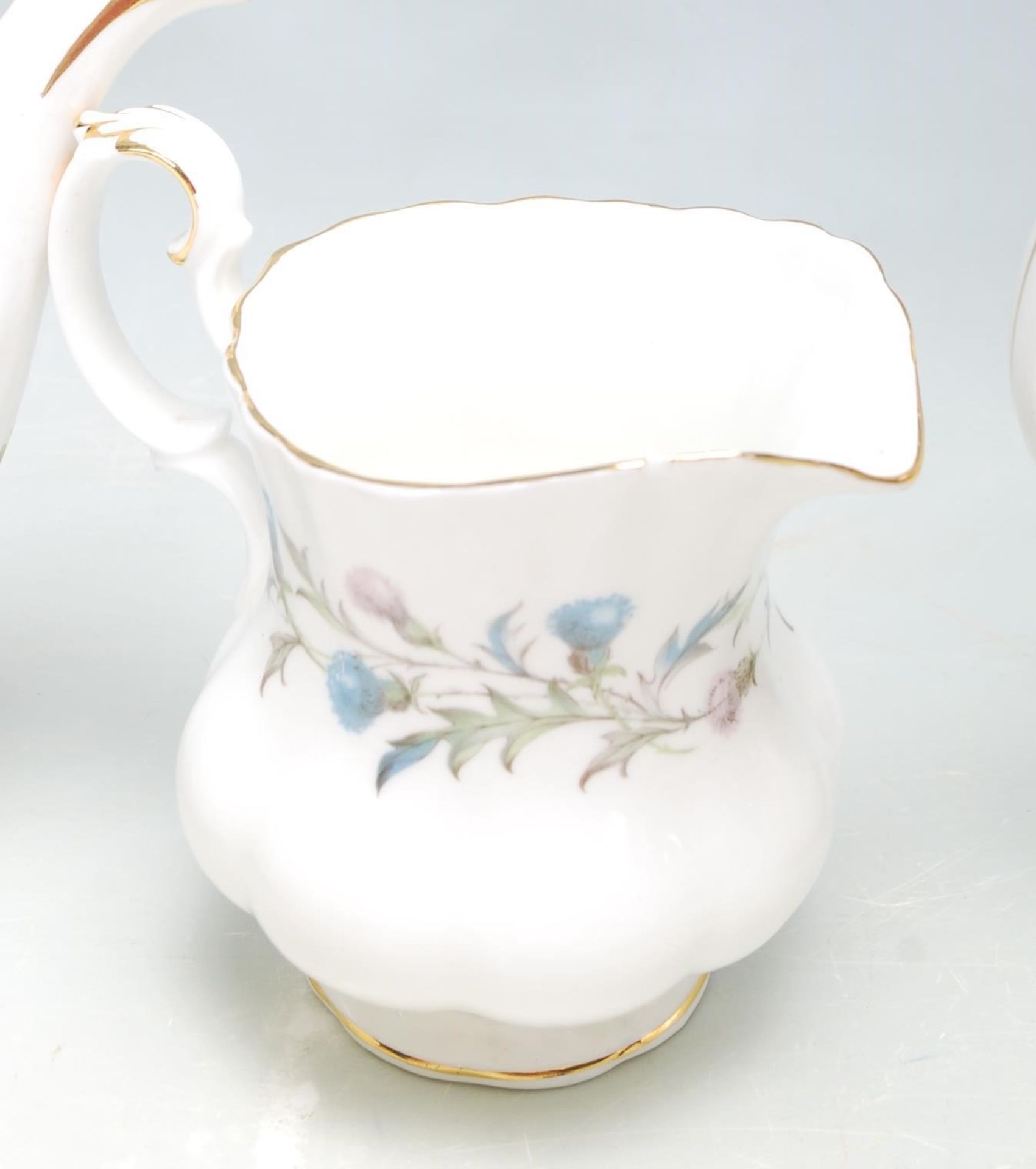 A group of 20th Century Royal Albert Old Country Roses pattern tea service to include three teapots, - Bild 5 aus 10