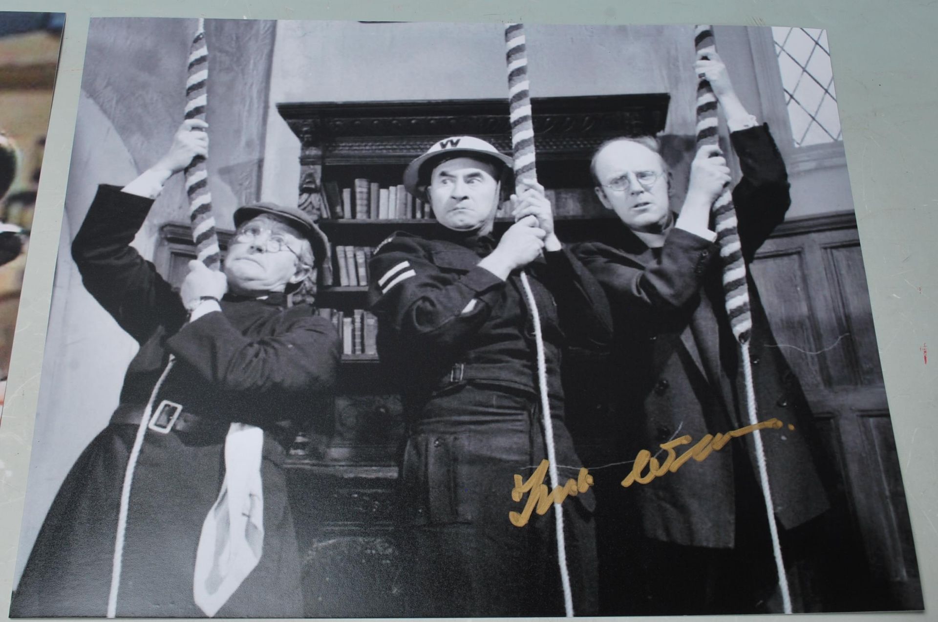 DADS ARMY - SELECTION OF SIGNED / AUTOGRAPHED PHOTOS - Bild 6 aus 7