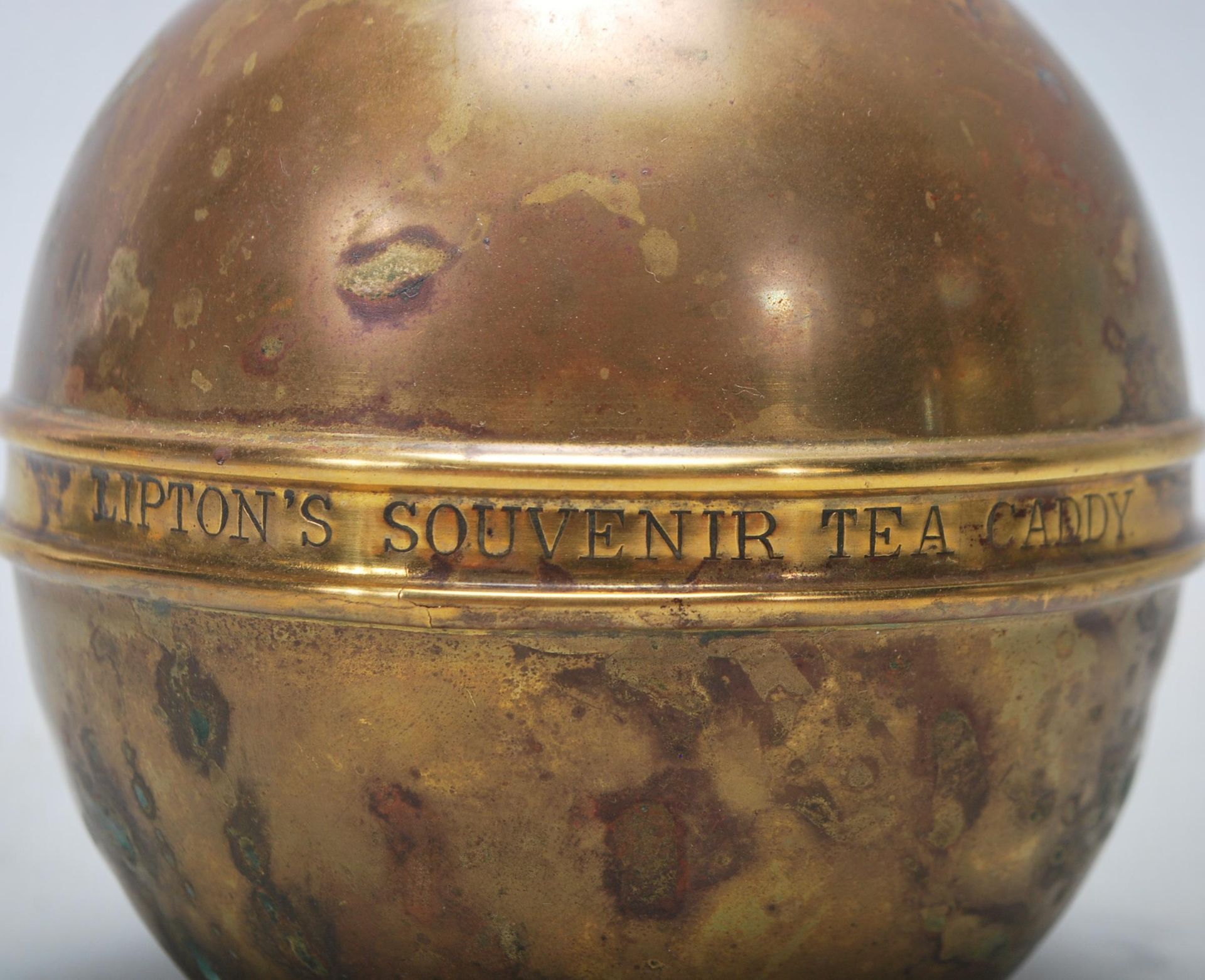 A group of early 20th century Lipton brass tea caddy from British Empire Exhibition 1924 together - Bild 3 aus 11