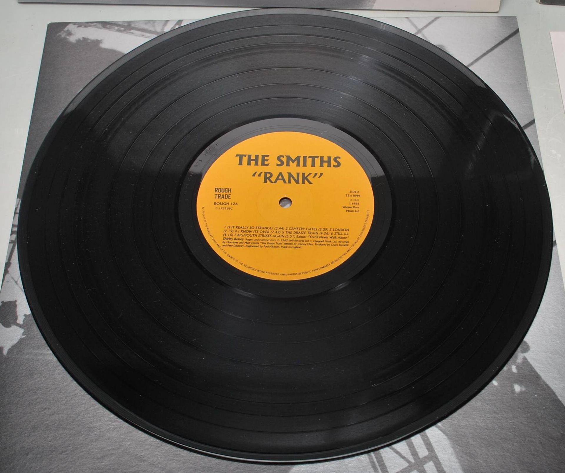 A collection of two vintage vinyl LP long play records to include The Smiths - Rank  & The - Bild 4 aus 7