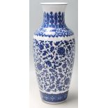 20TH CENTURY CHINESE BLUE AND WHITE BALUSTER VASE