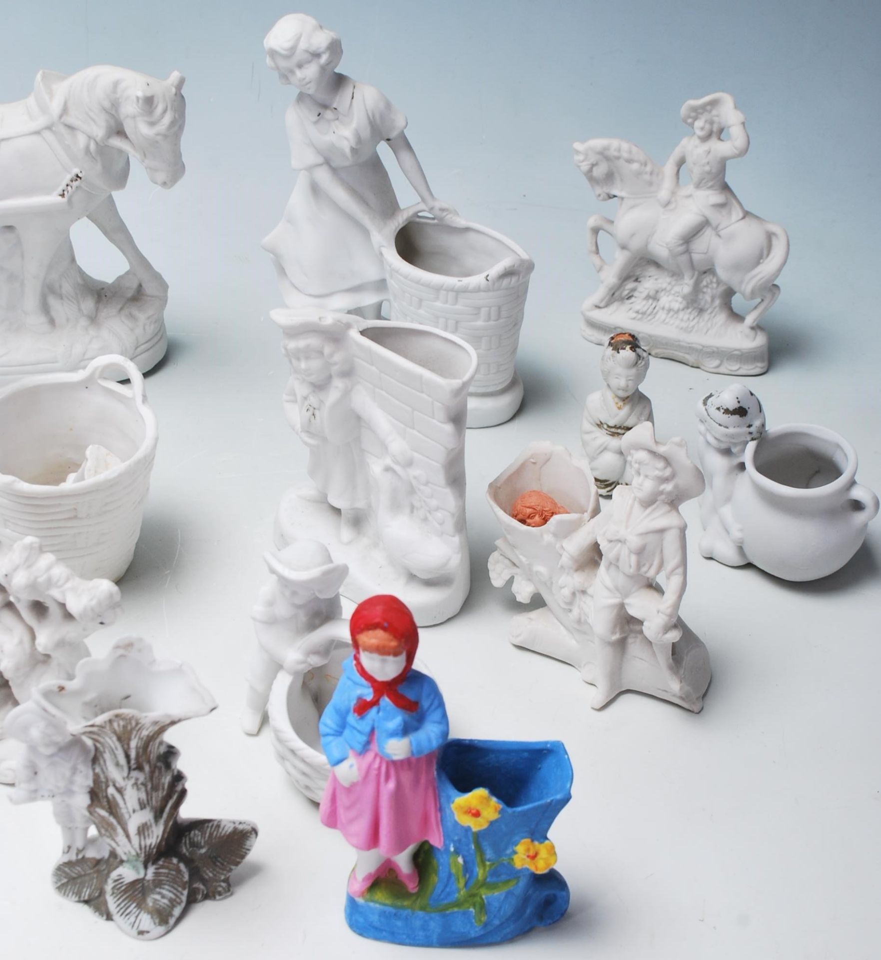 A collection of 20th Century ceramic bisque parian ware figurines to include various horse and - Bild 5 aus 6