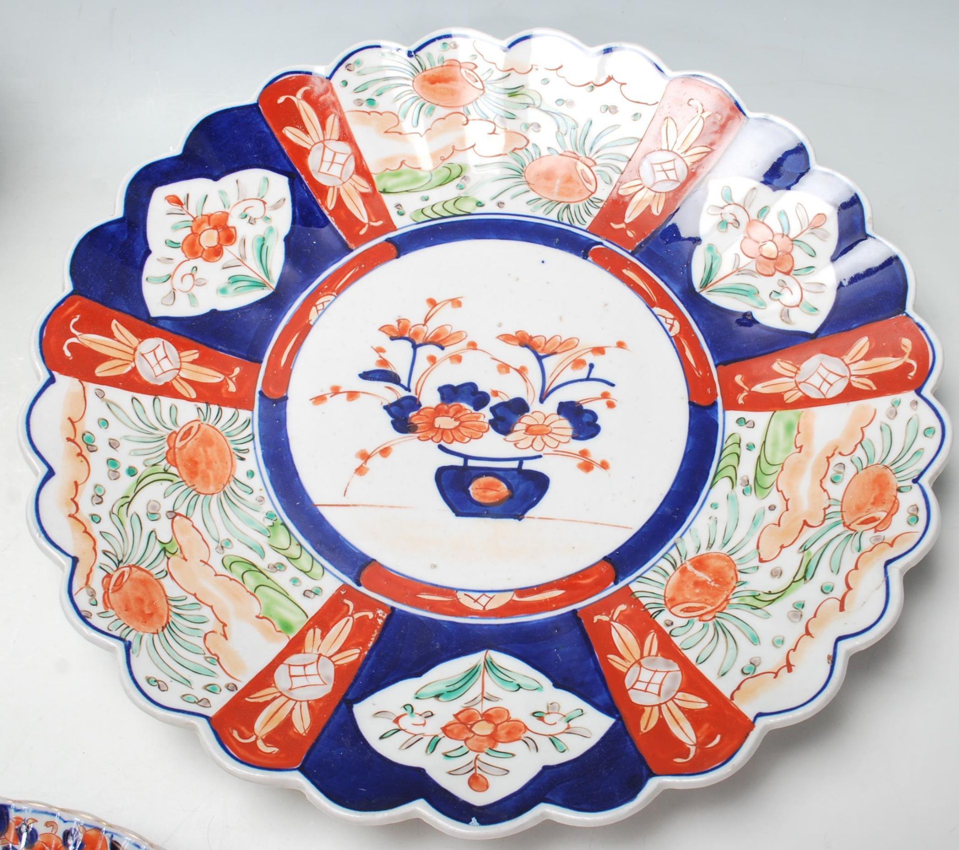 A COLLETION OF CHINESE IMARI PORCELAIN DATING FROM 19TH CENTURY - Bild 2 aus 8