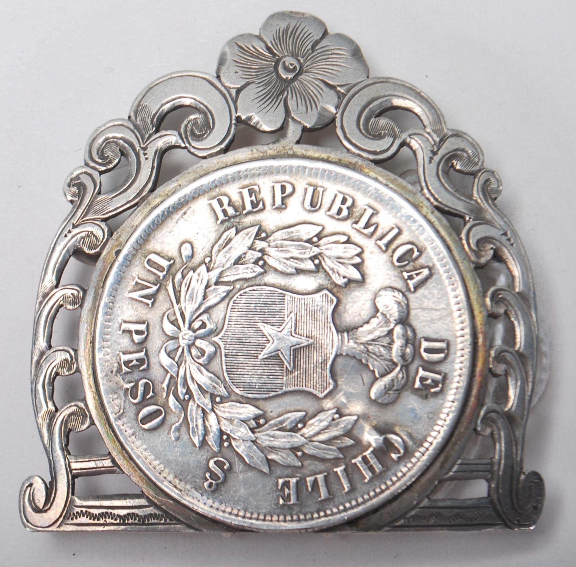 An antique belt buckle having two 19th Century silver coins moulded to the front panel and decorated - Bild 2 aus 5